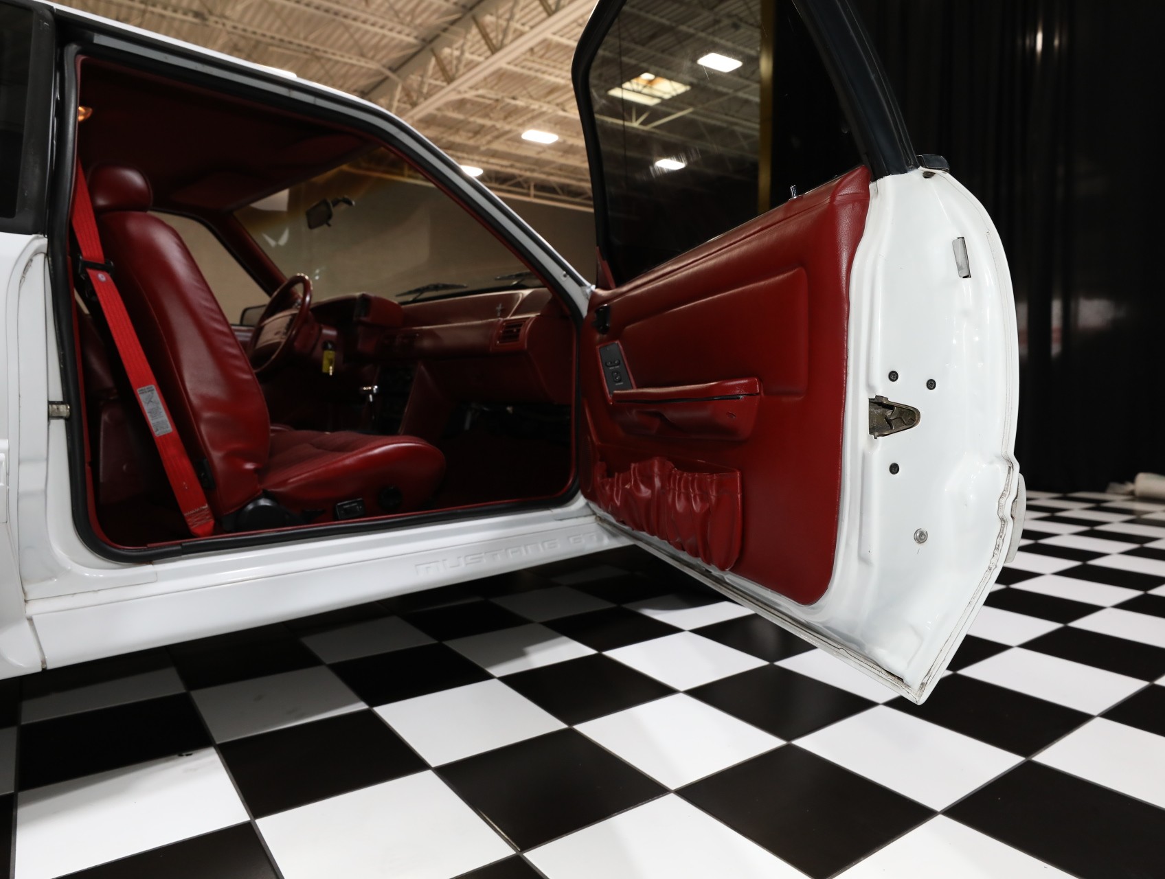 1992 Ford Mustang 37