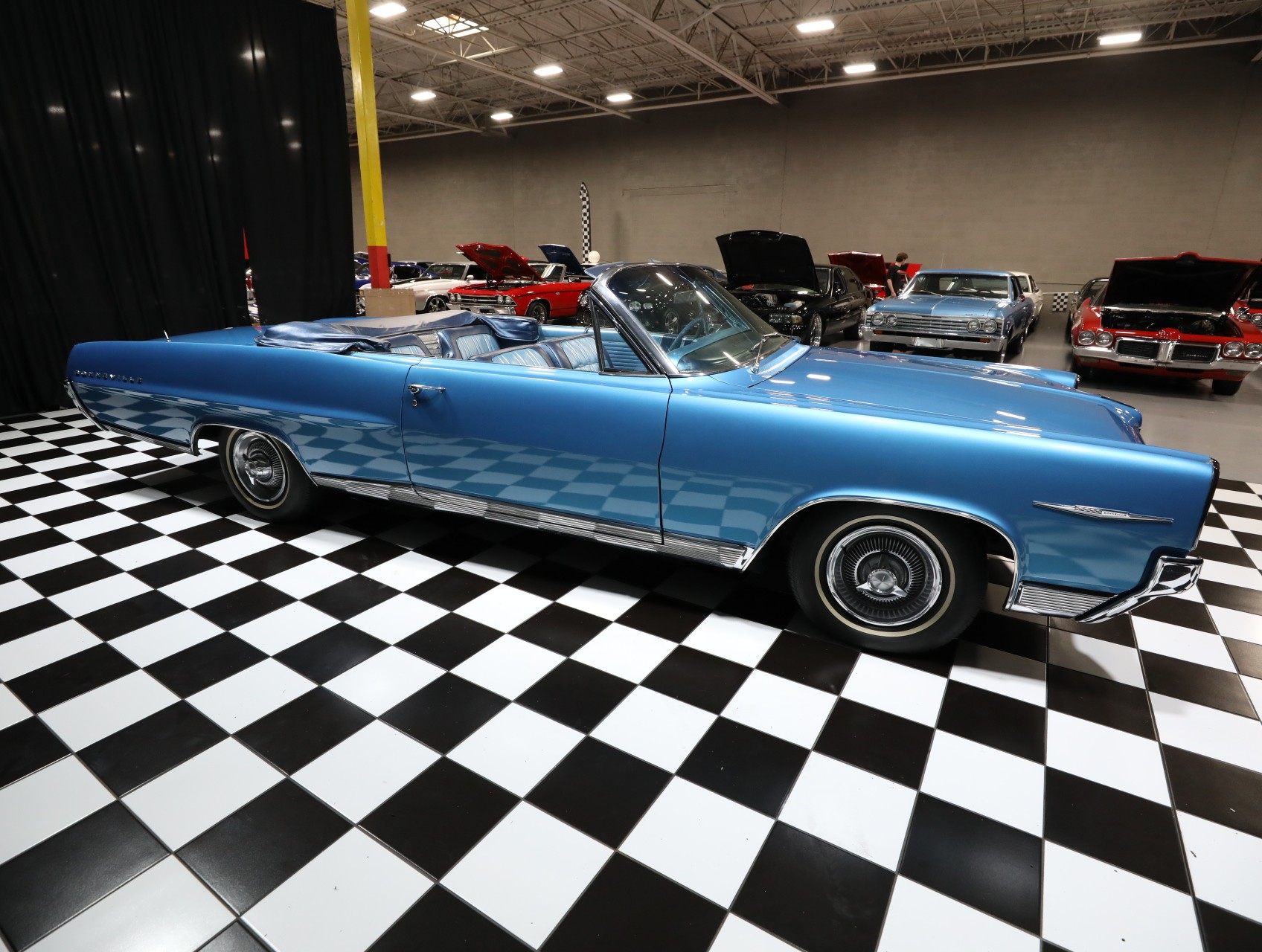 1964 Pontiac Bonneville 18