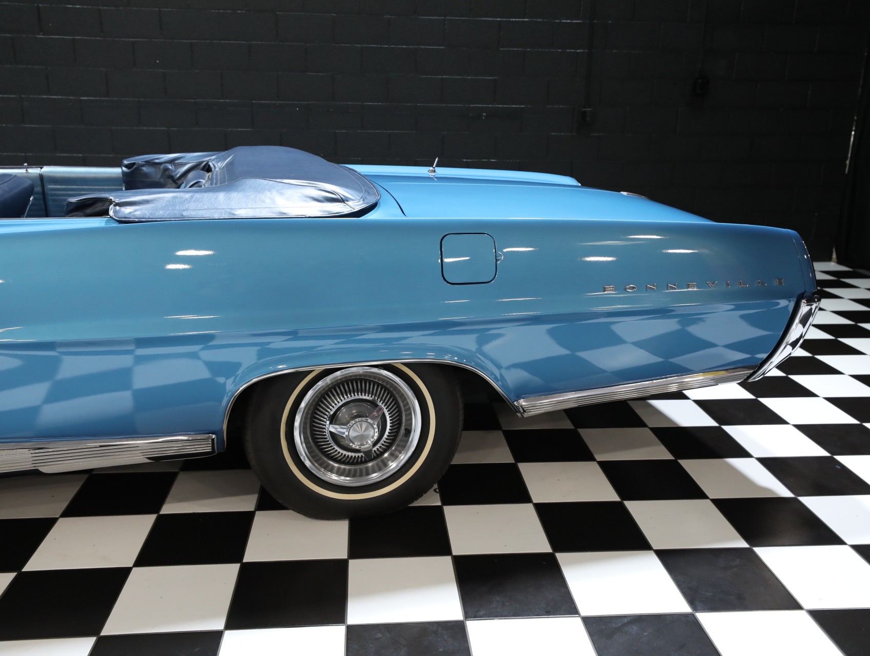 1964 Pontiac Bonneville 30