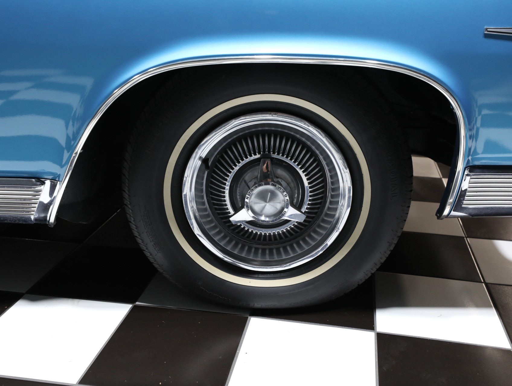 1964 Pontiac Bonneville 35