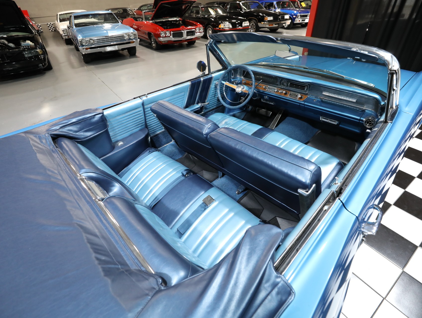 1964 Pontiac Bonneville 38
