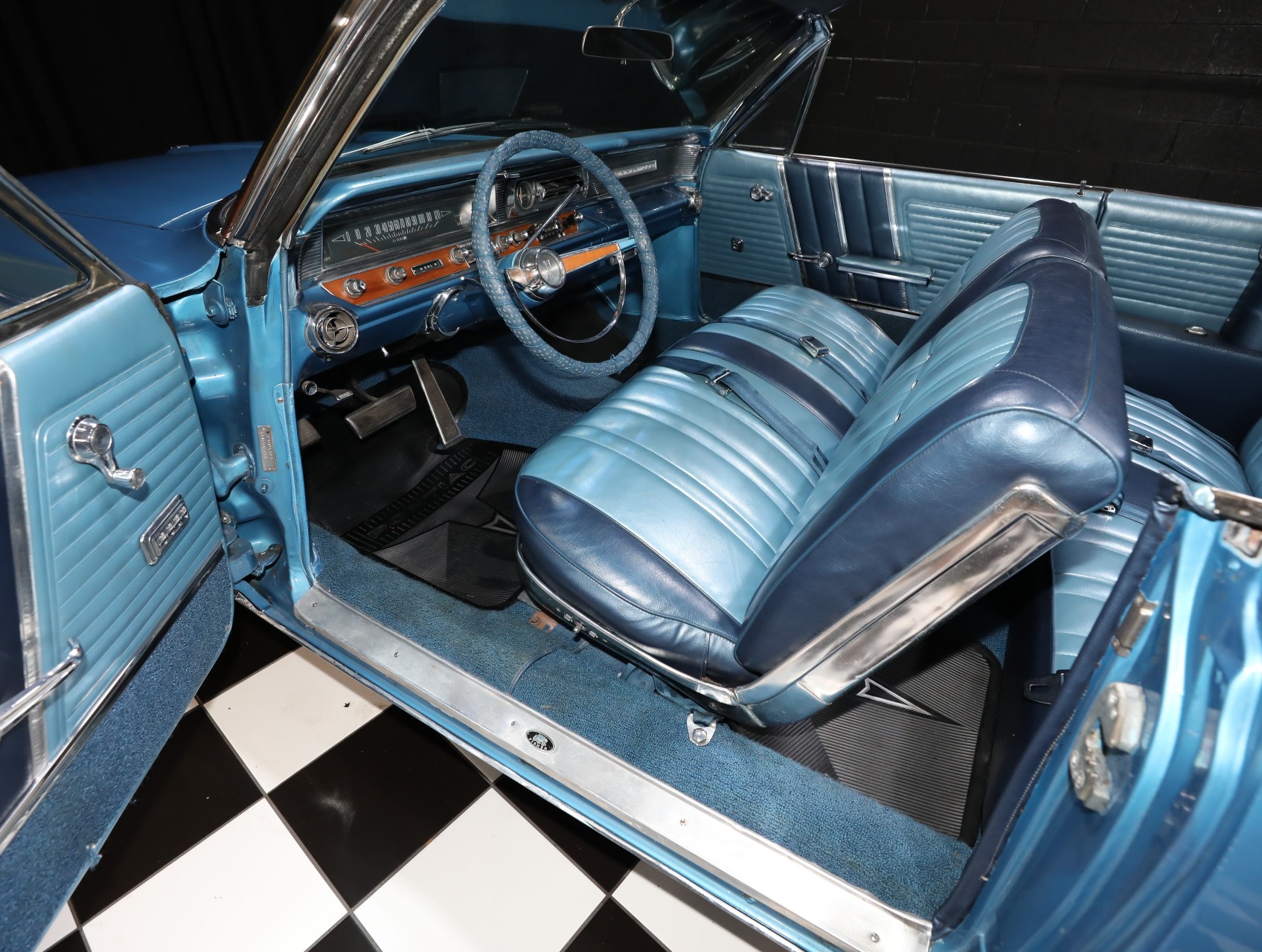 1964 Pontiac Bonneville 3