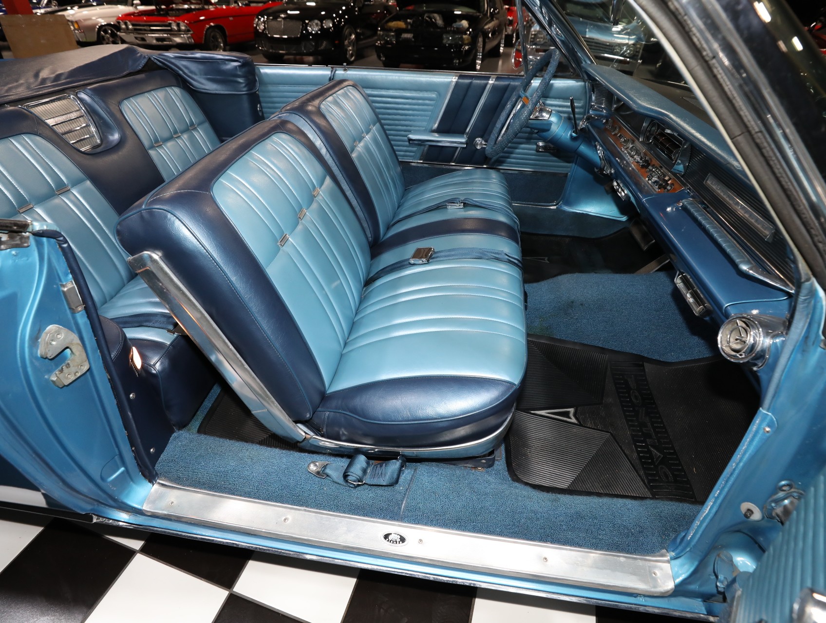 1964 Pontiac Bonneville 44