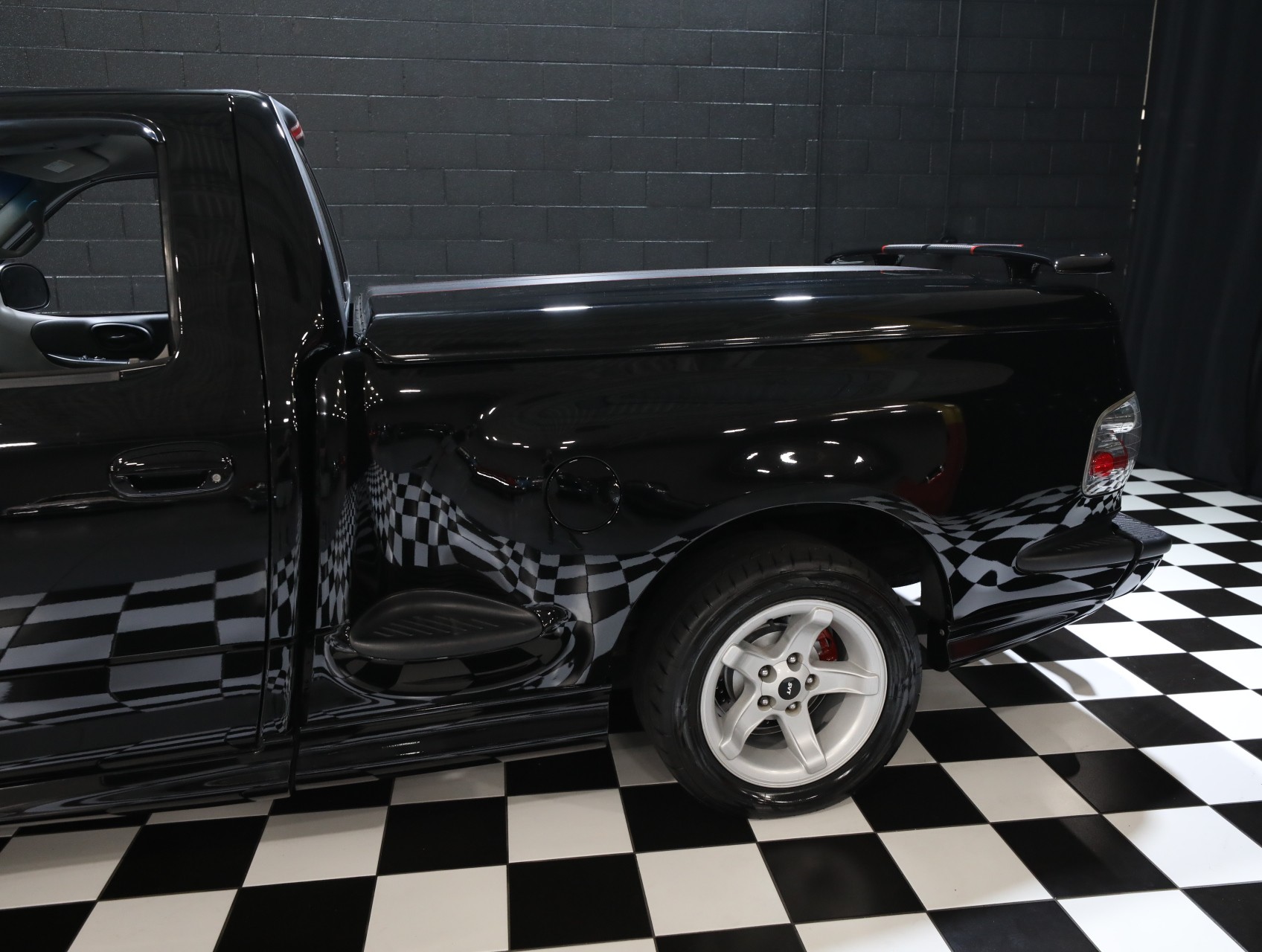 2000 Ford F-150 SVT Lightning 30