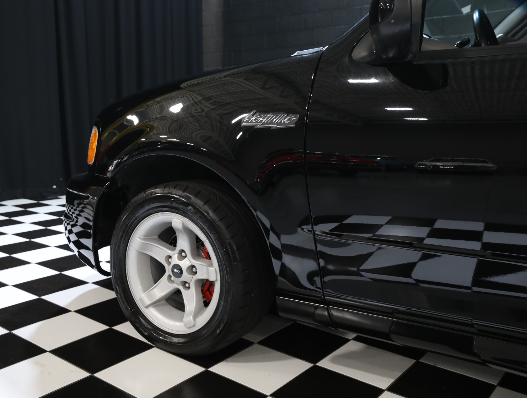 2000 Ford F-150 SVT Lightning 33