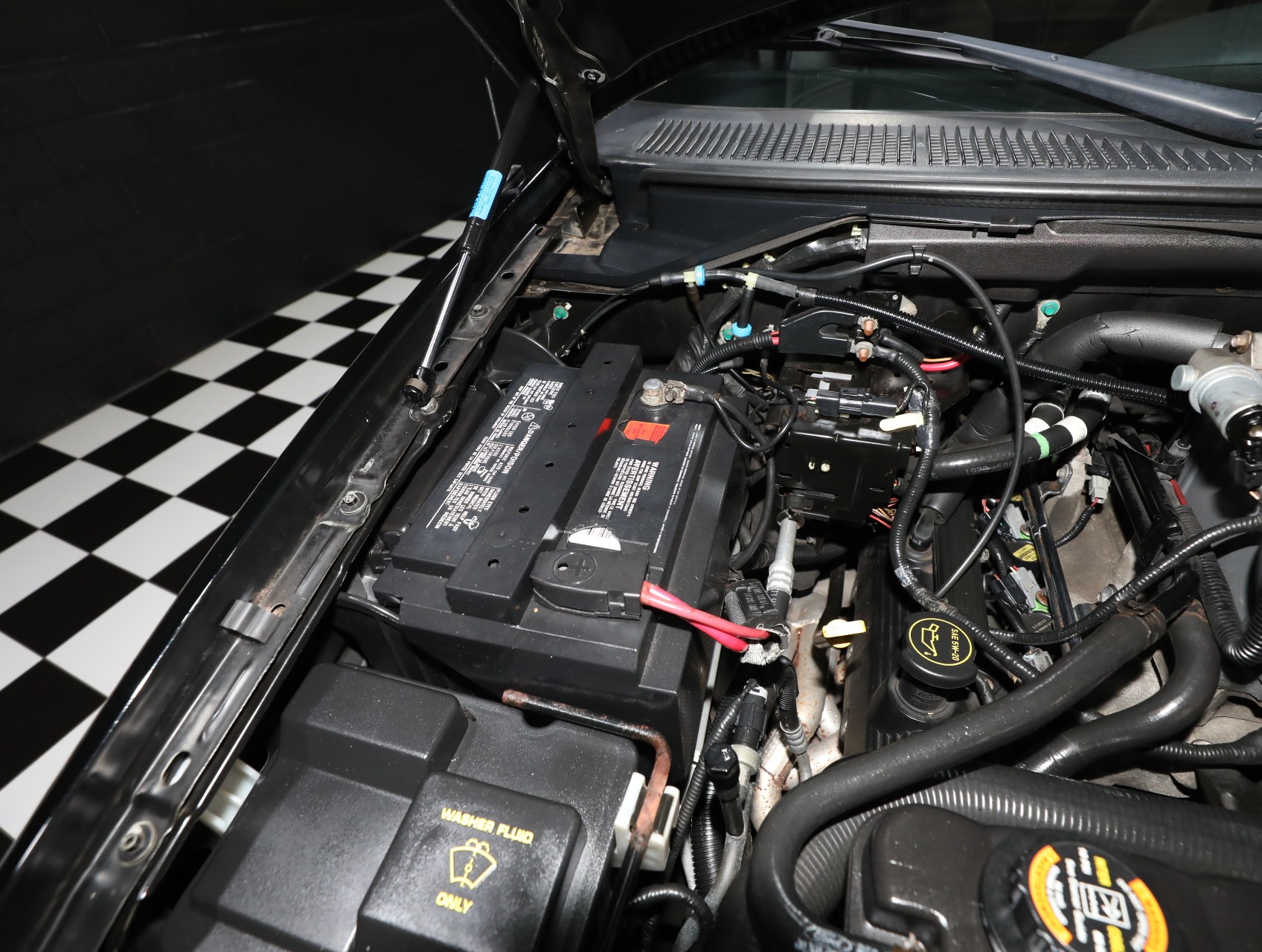 2000 Ford F-150 SVT Lightning 81