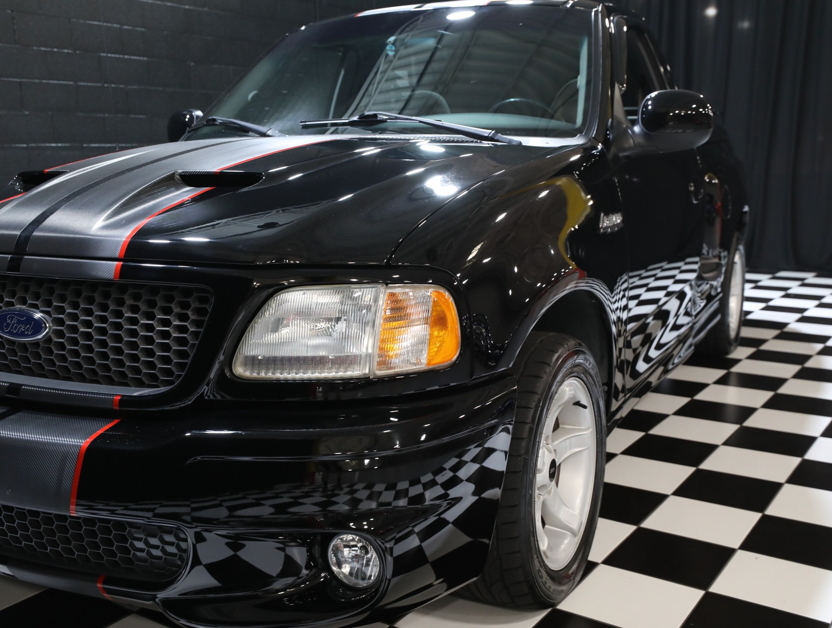 2000 Ford F-150 SVT Lightning 8