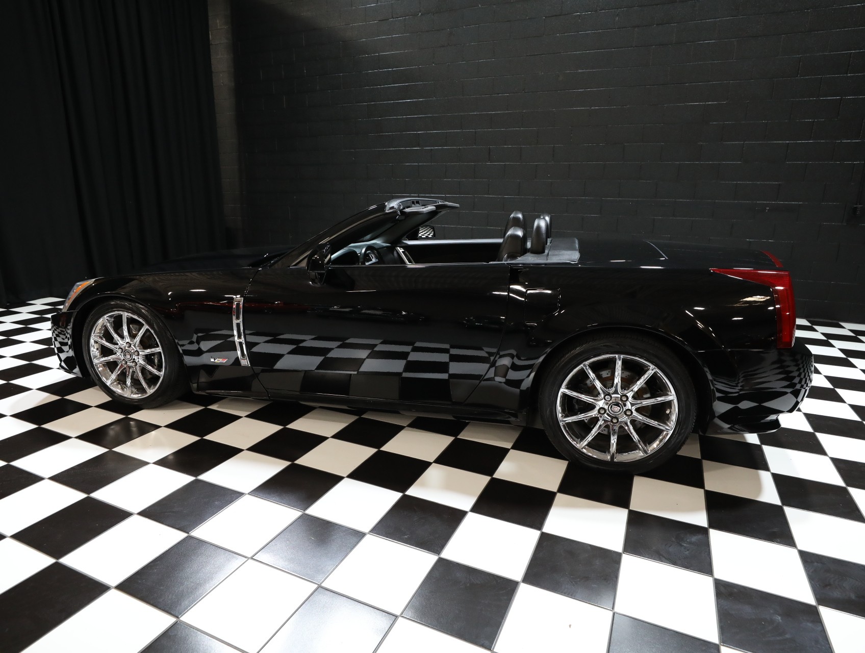 2009 Cadillac XLR-V 38