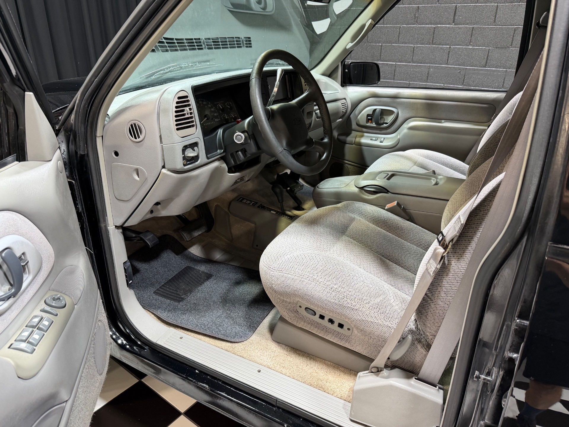 1999 Chevrolet Tahoe 4