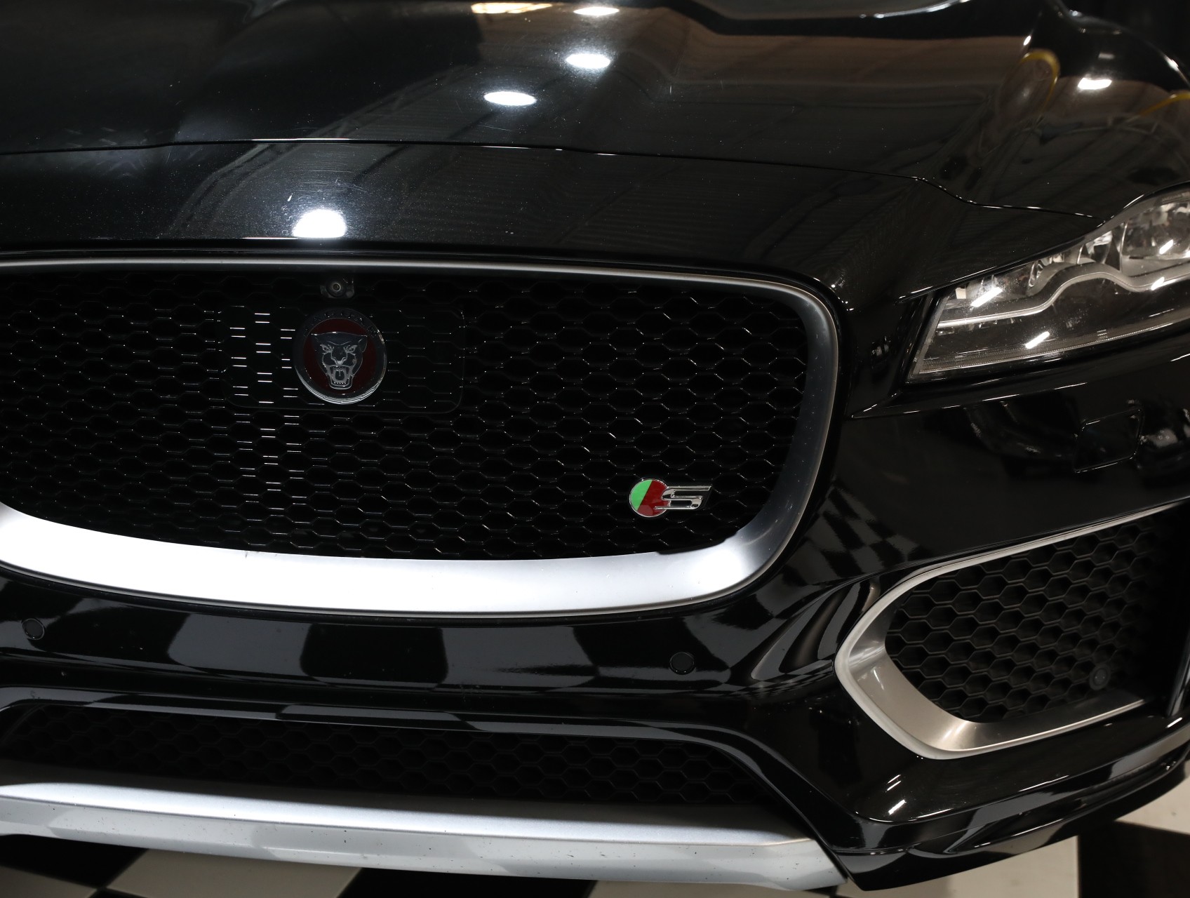 2017 Jaguar F-PACE 12