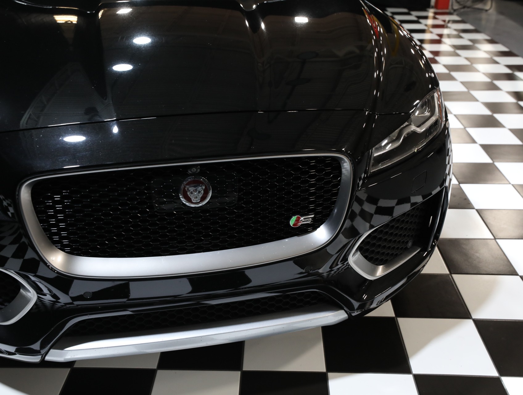 2017 Jaguar F-PACE 13
