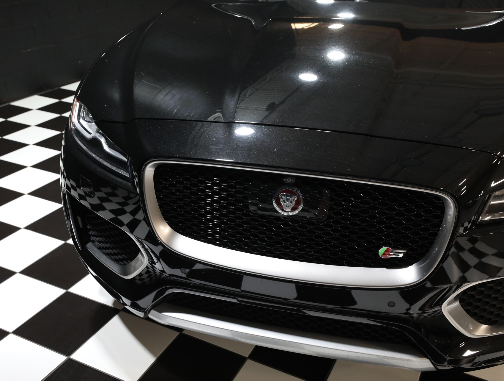 2017 Jaguar F-PACE 14