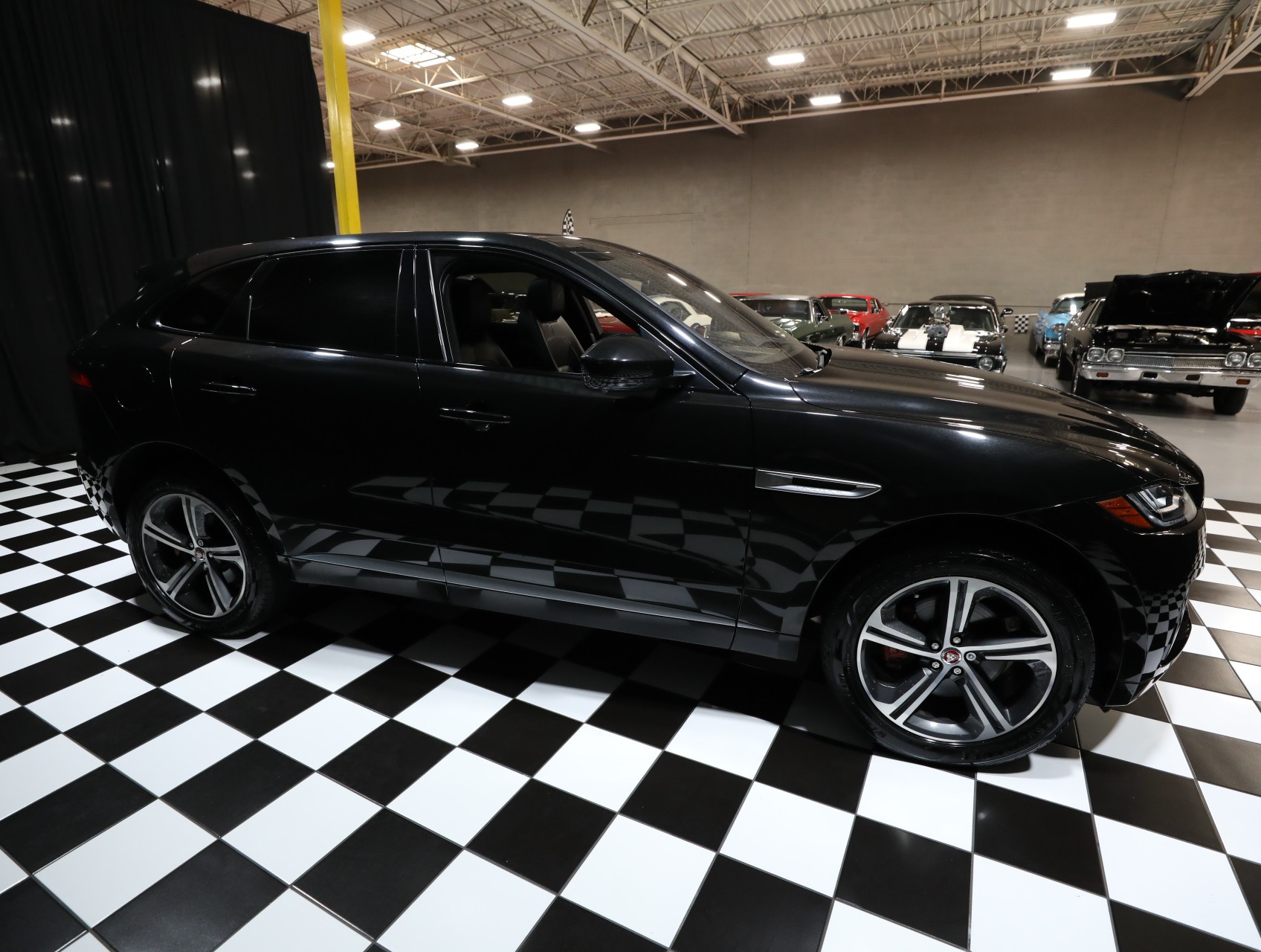 2017 Jaguar F-PACE 18