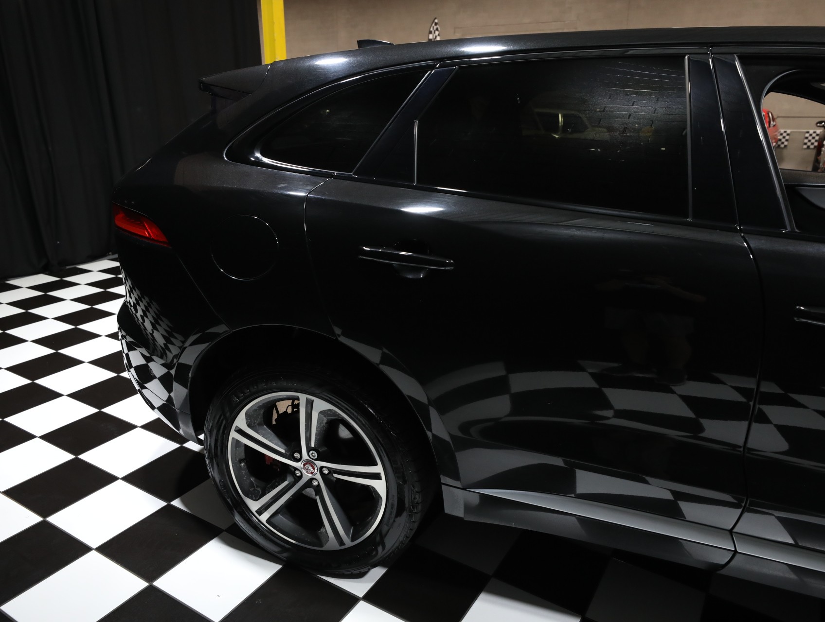 2017 Jaguar F-PACE 19