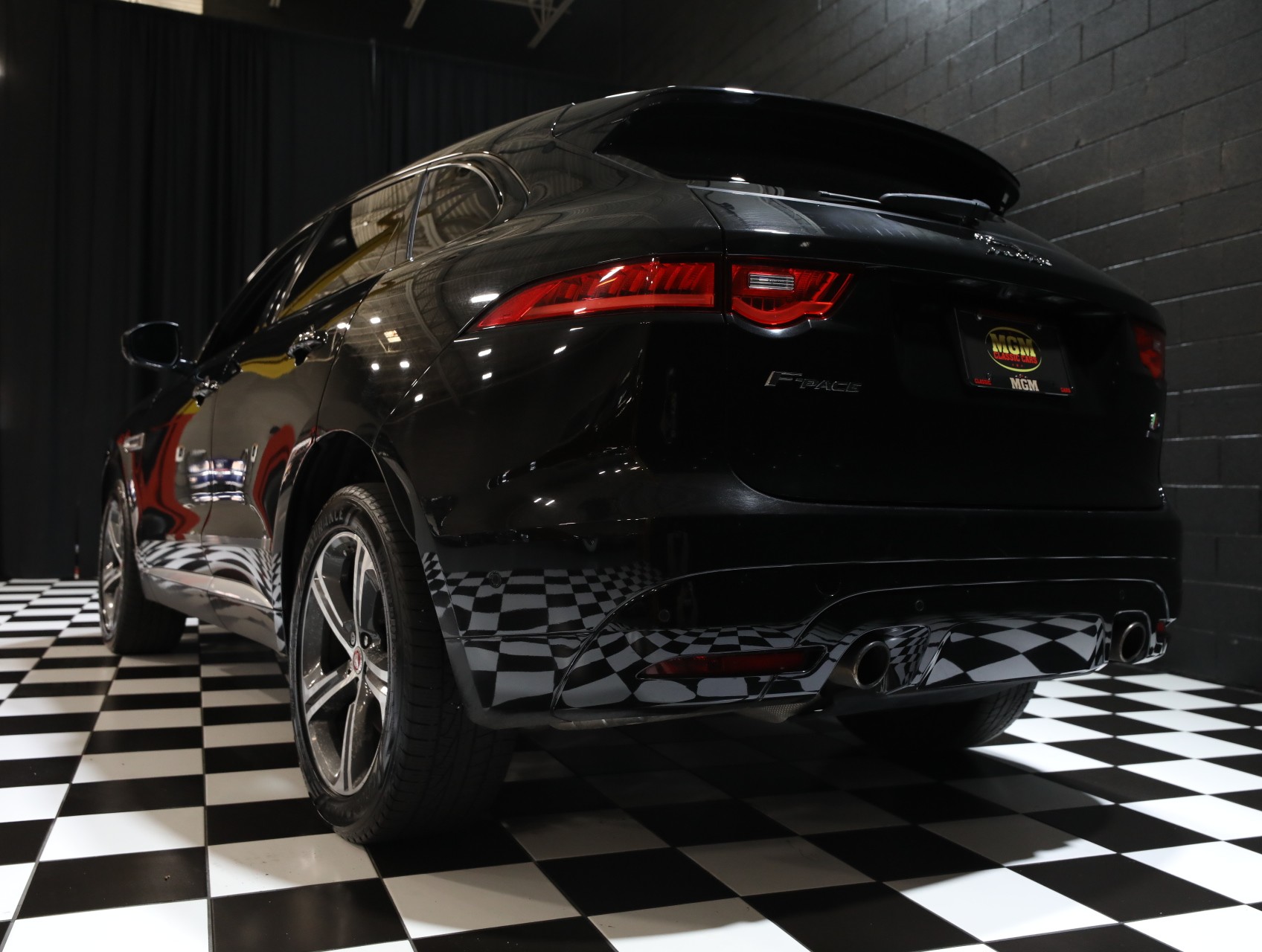 2017 Jaguar F-PACE 24