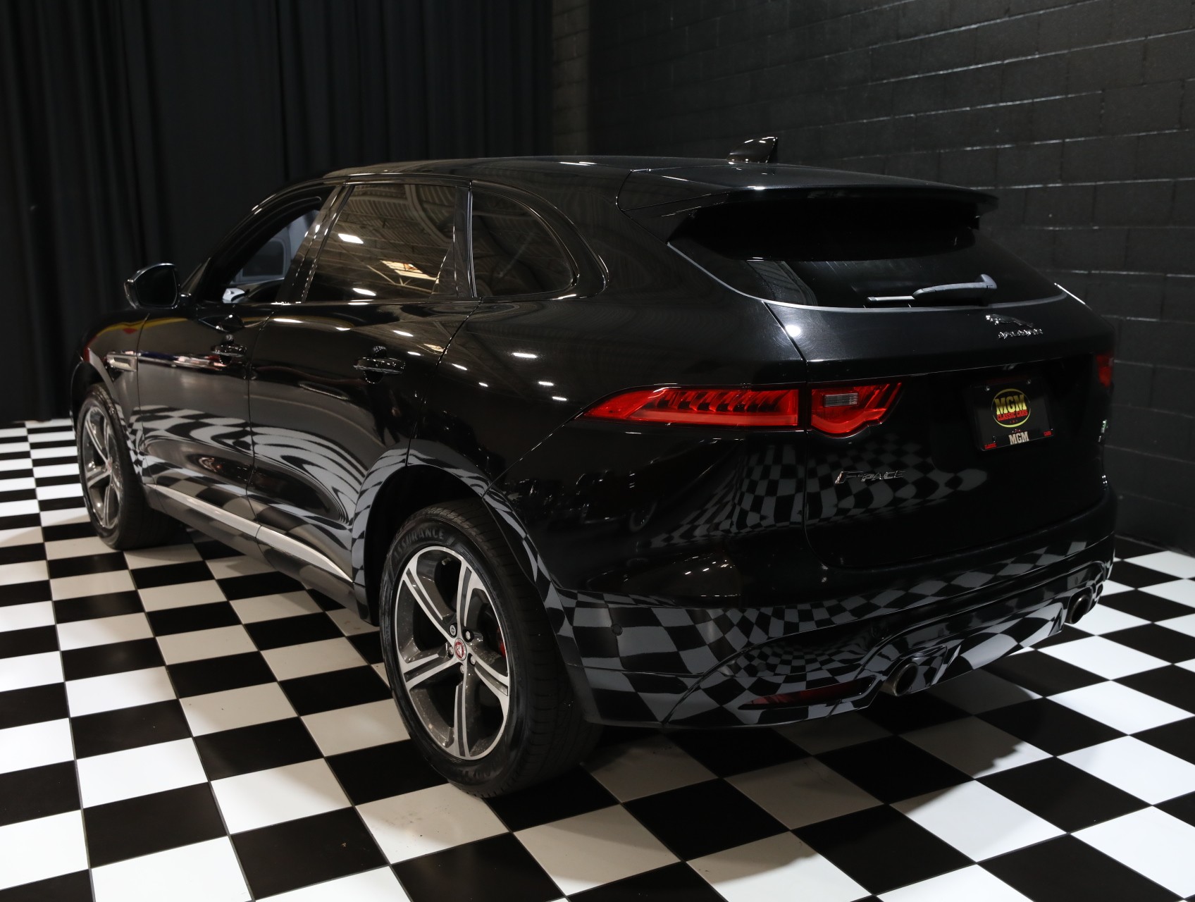 2017 Jaguar F-PACE 26