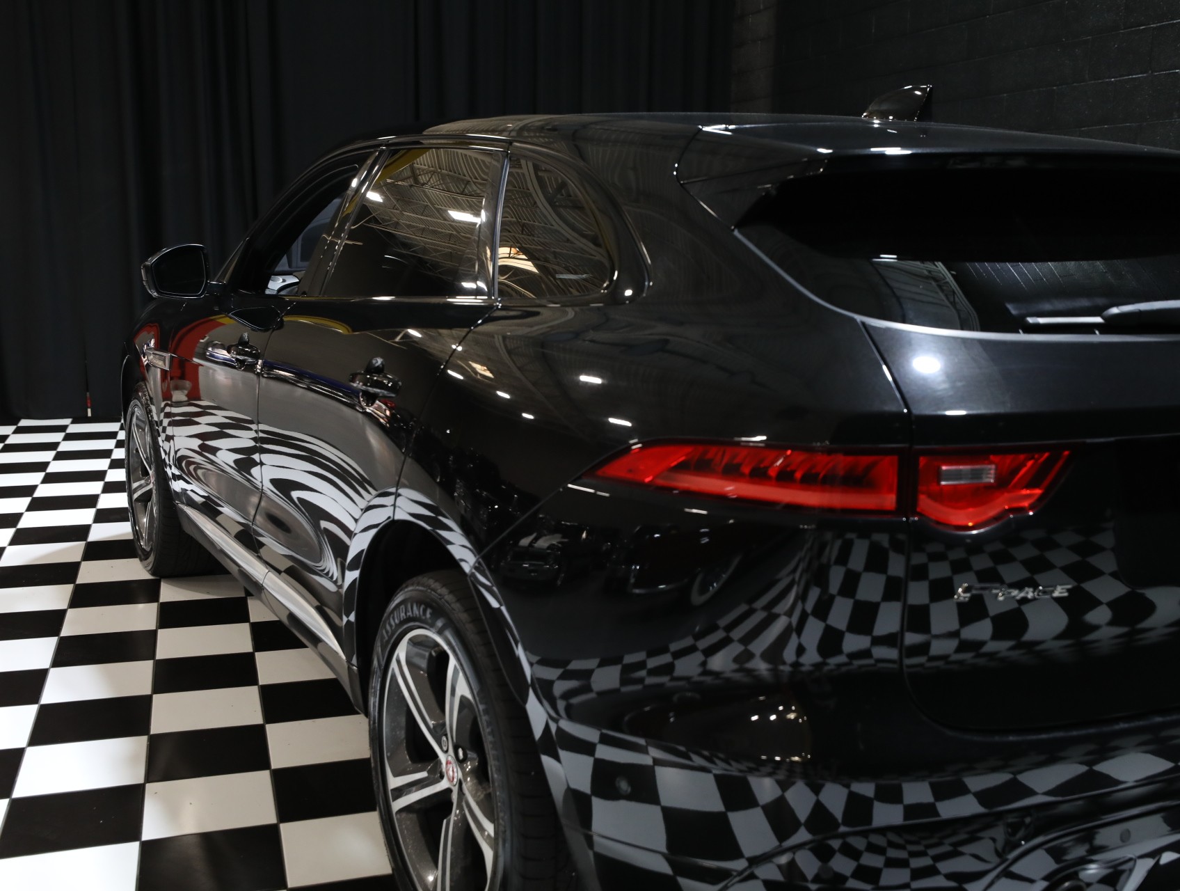 2017 Jaguar F-PACE 27
