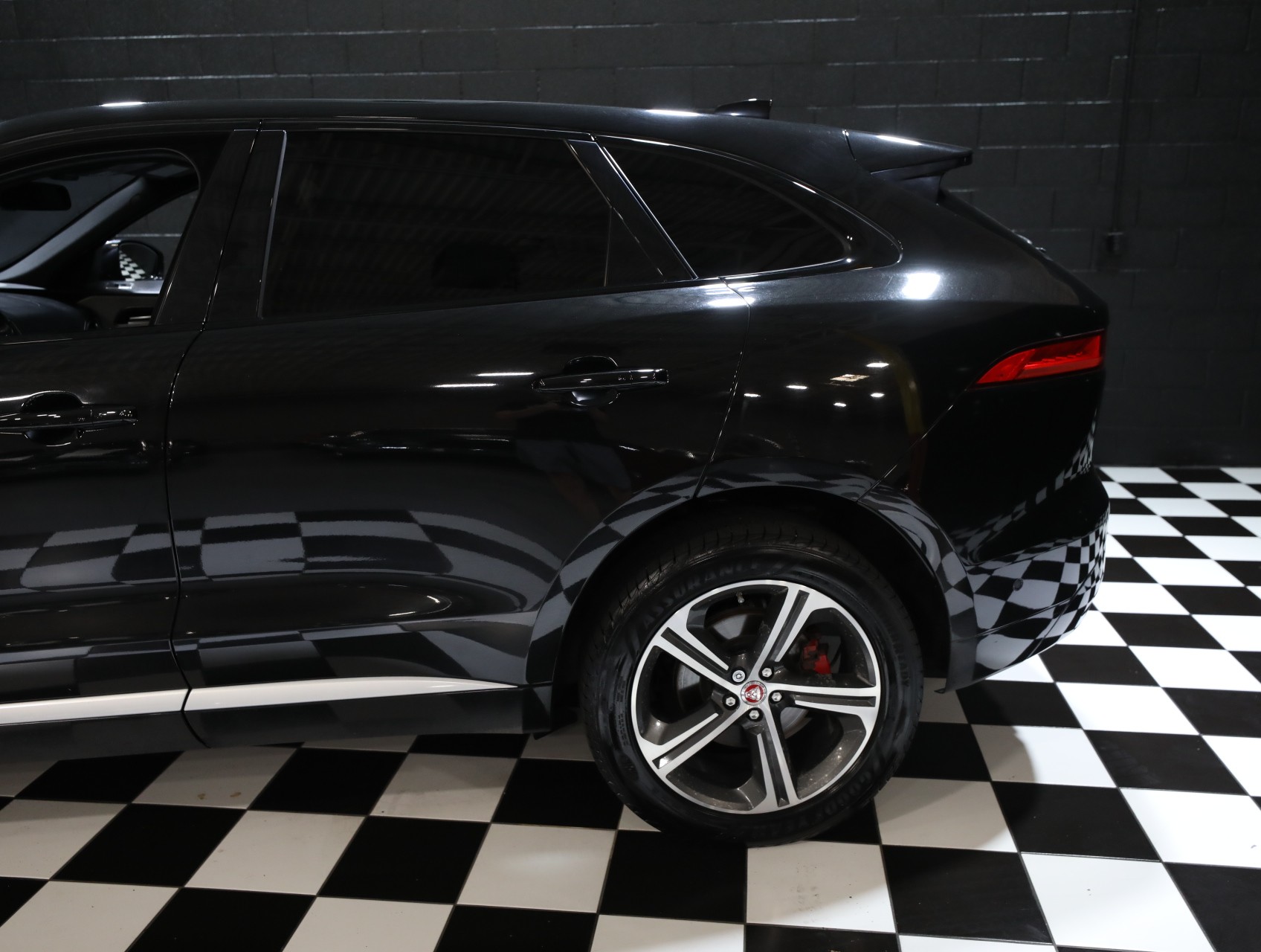 2017 Jaguar F-PACE 28