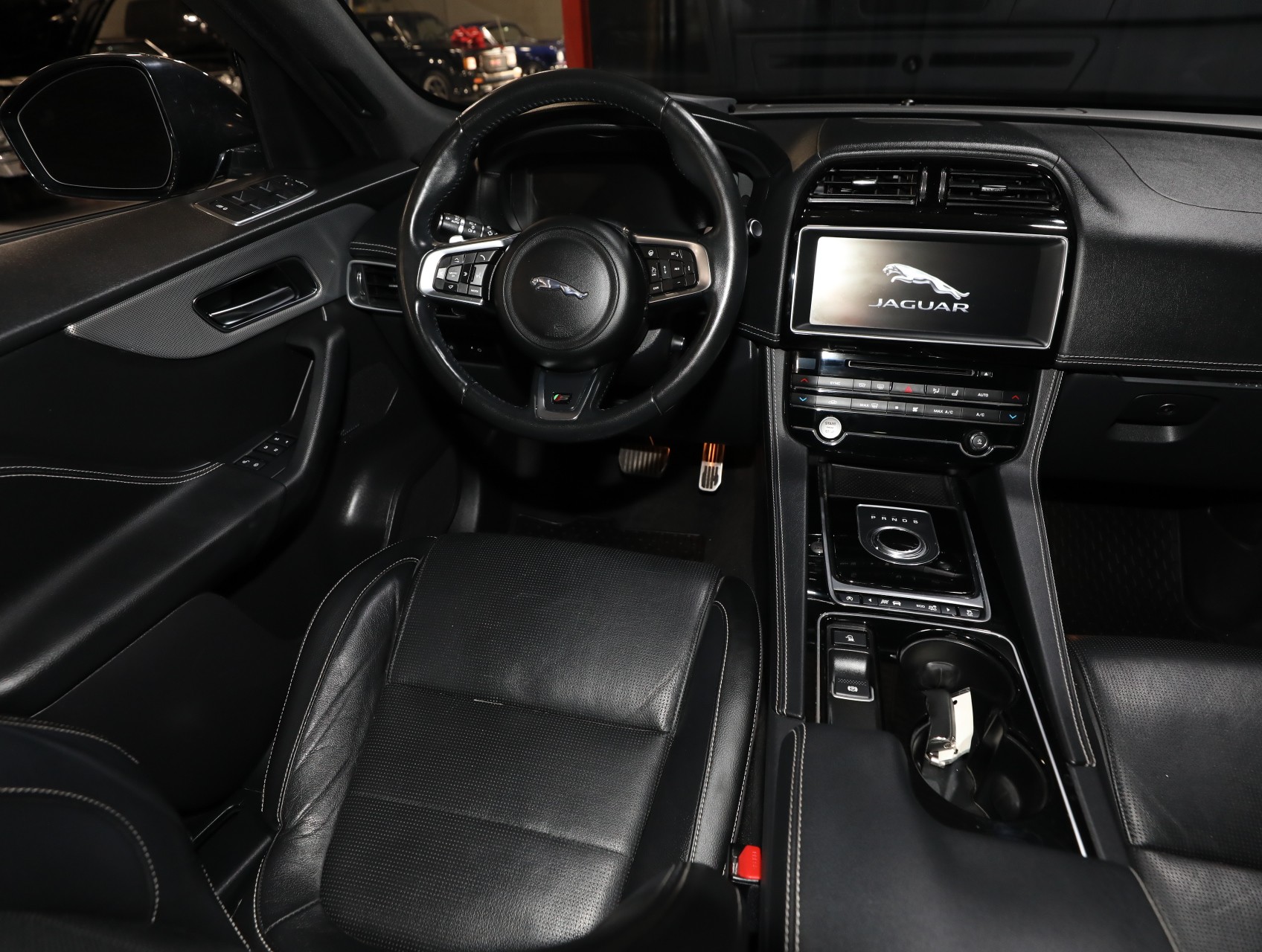2017 Jaguar F-PACE 47