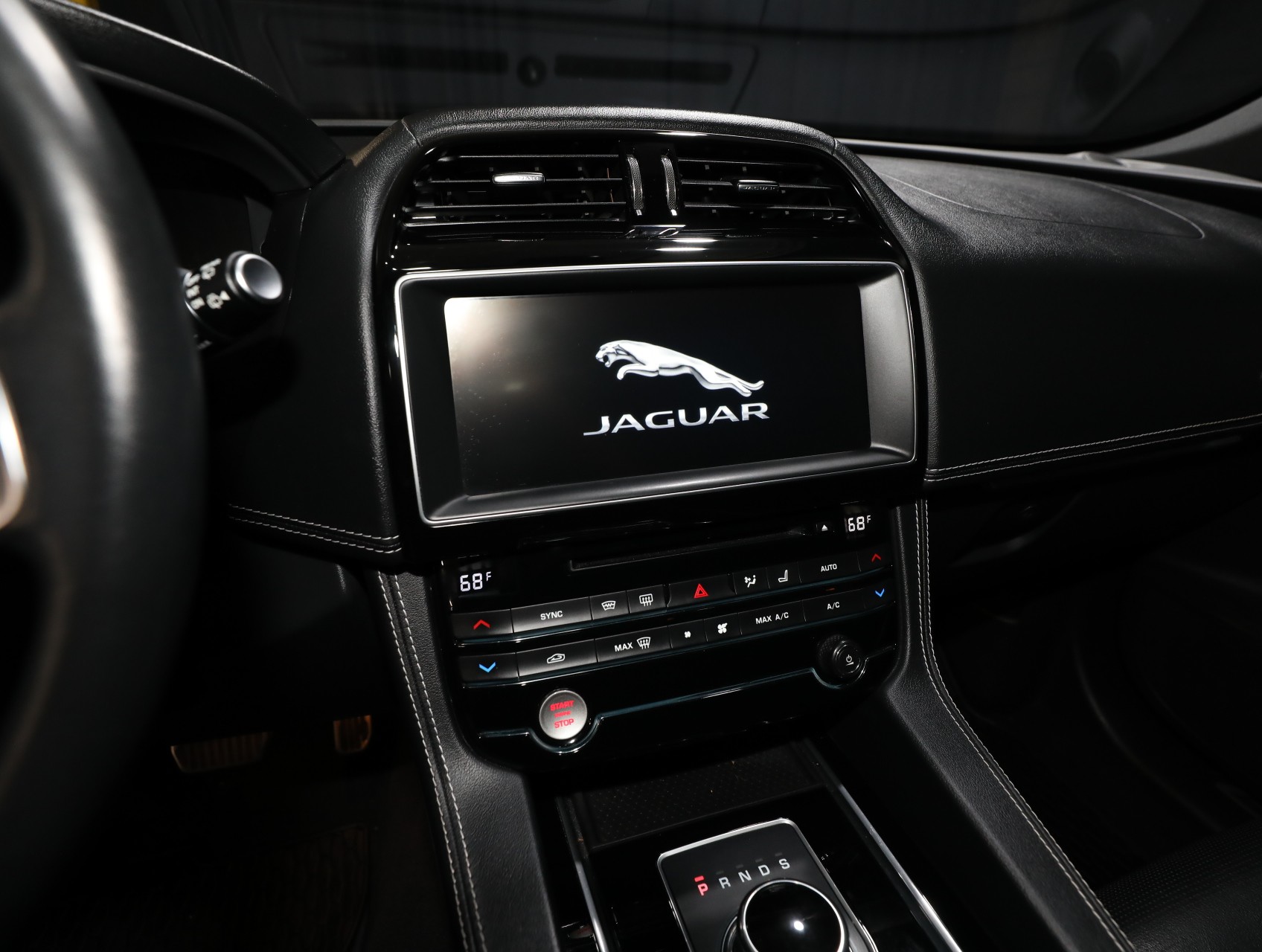 2017 Jaguar F-PACE 54