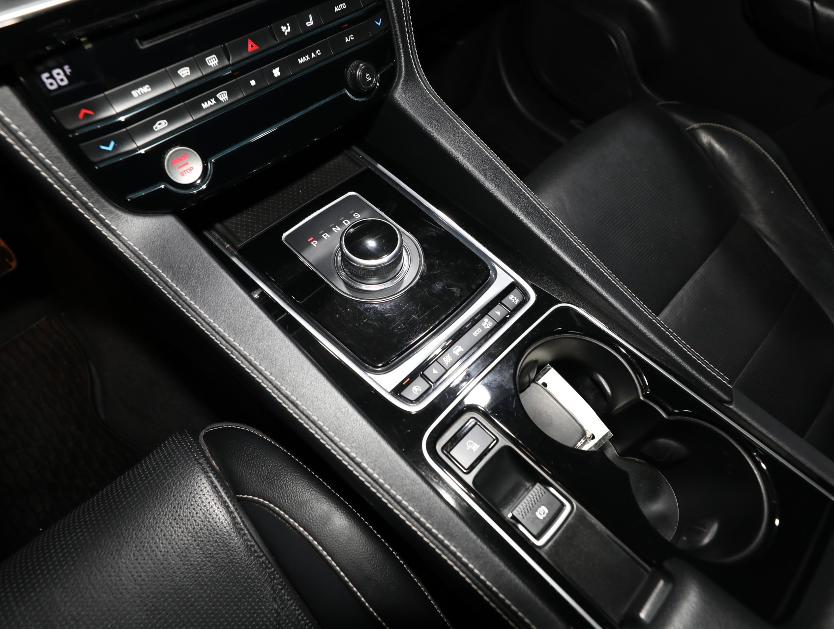 2017 Jaguar F-PACE 56