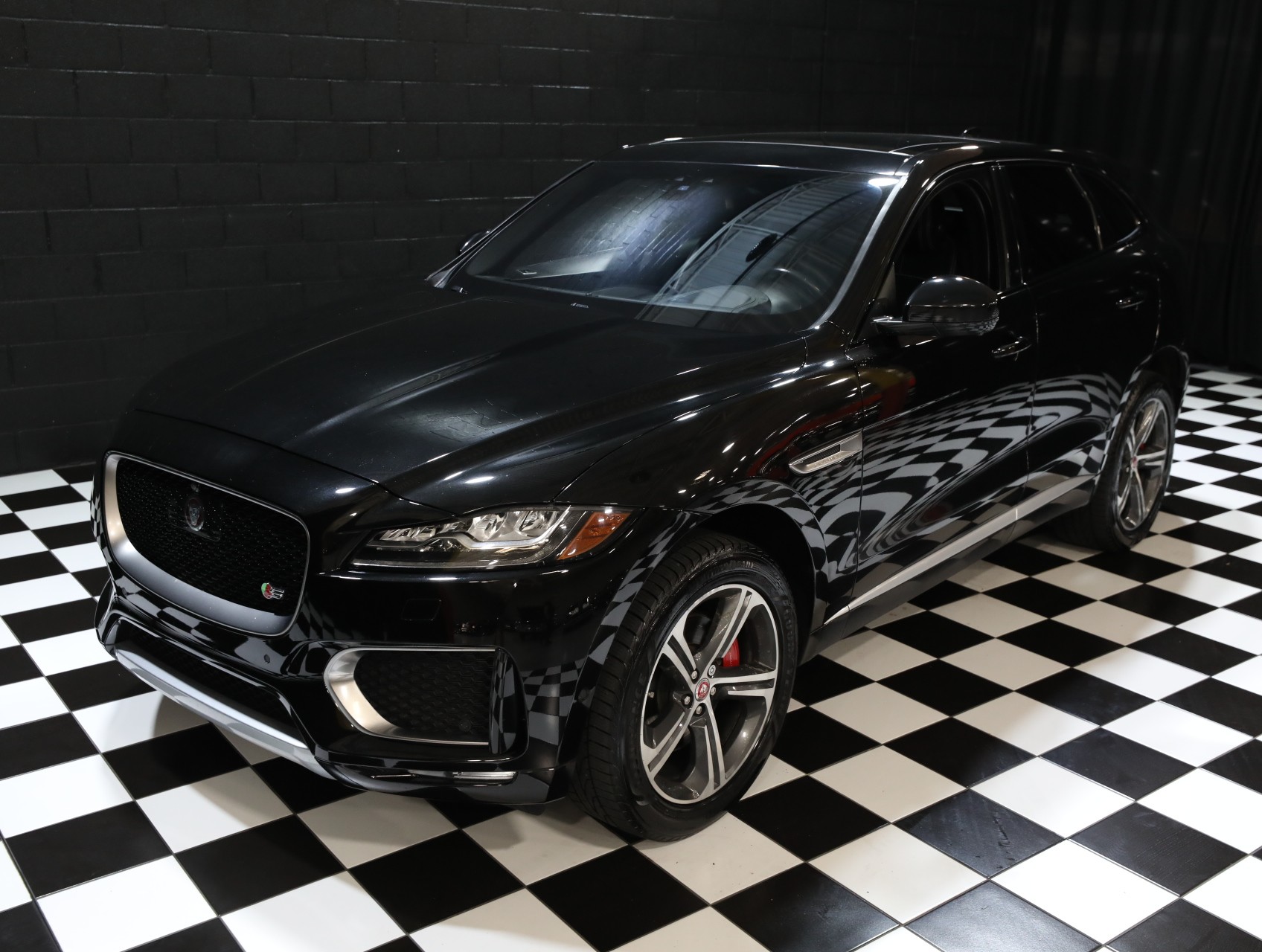 2017 Jaguar F-PACE 7