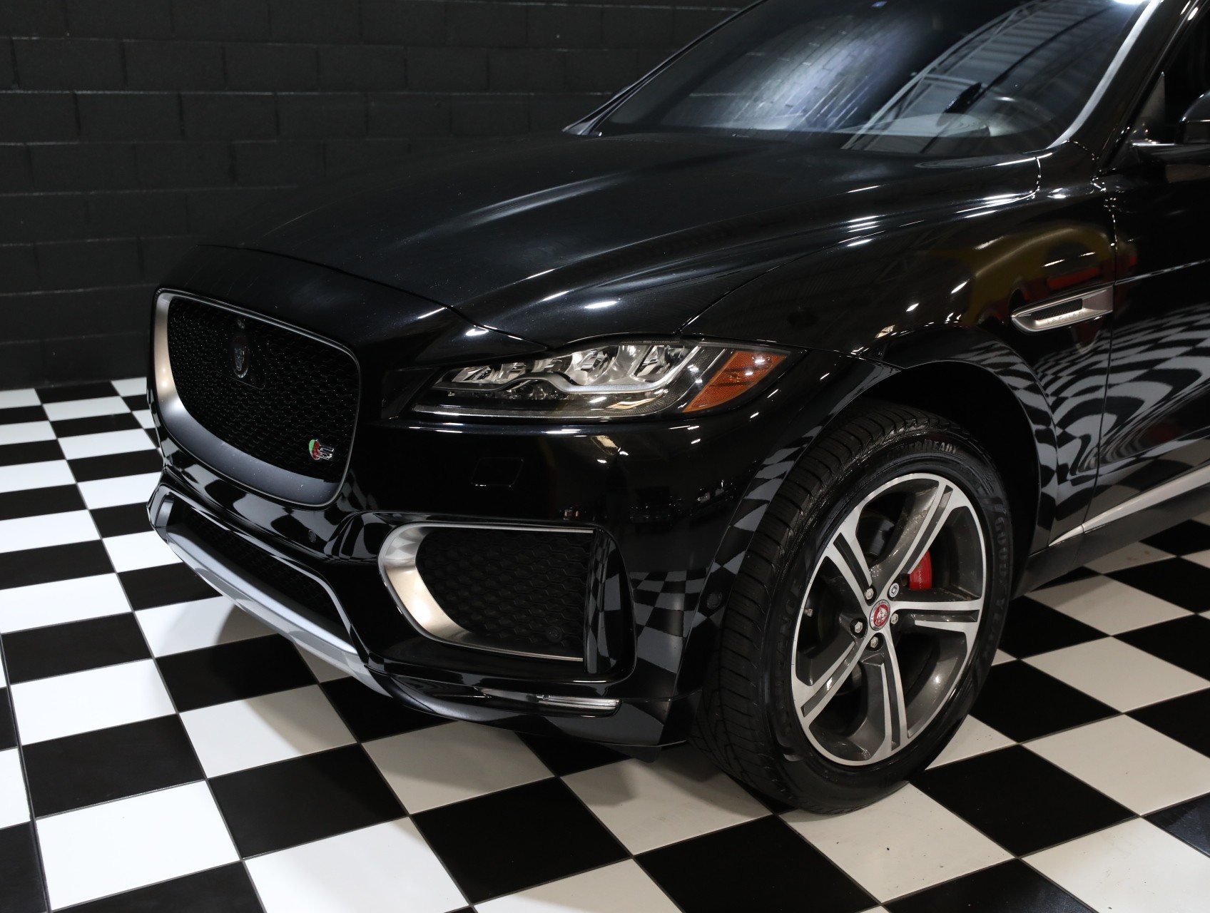 2017 Jaguar F-PACE 8