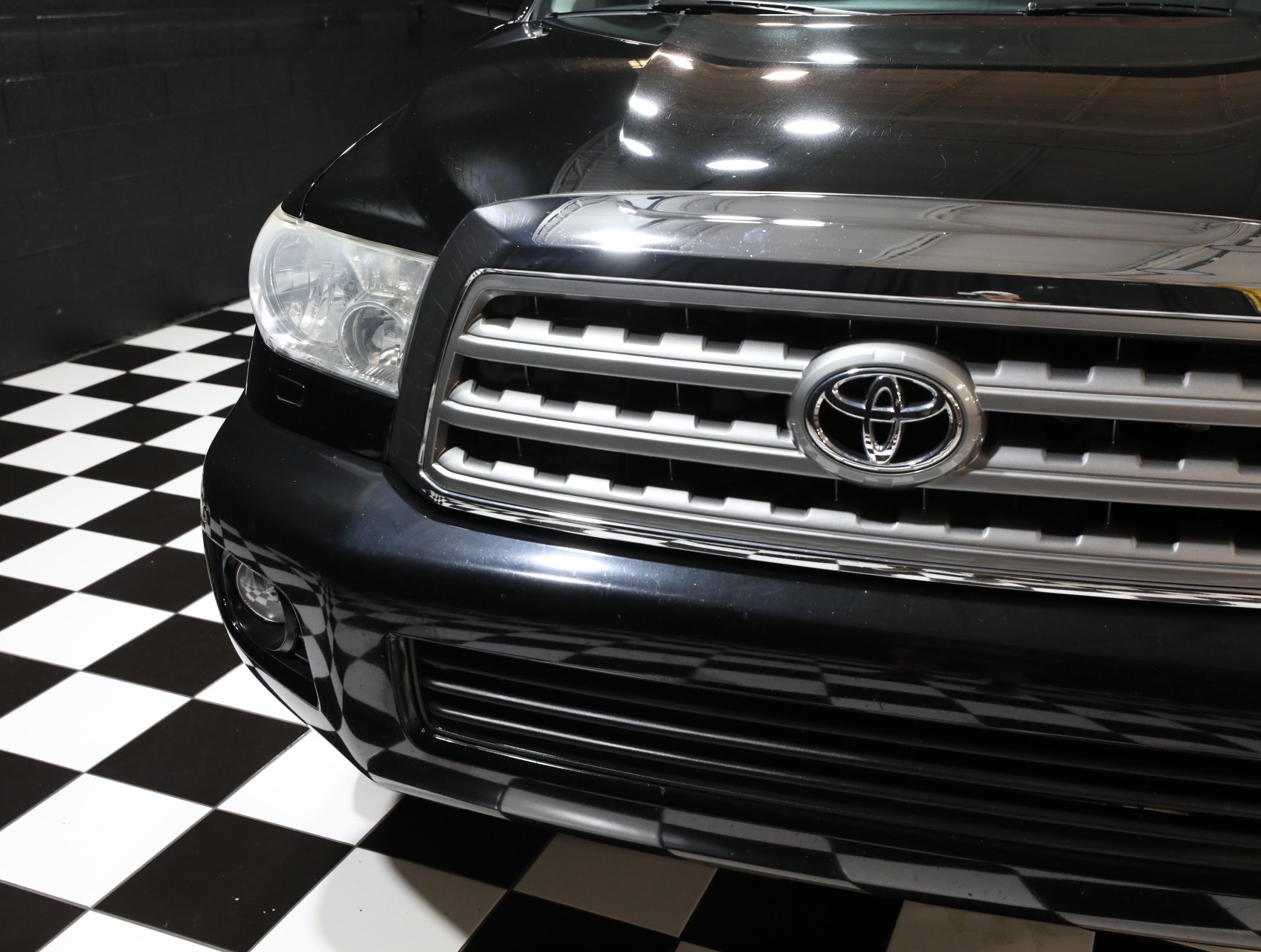 2016 Toyota Sequoia 13