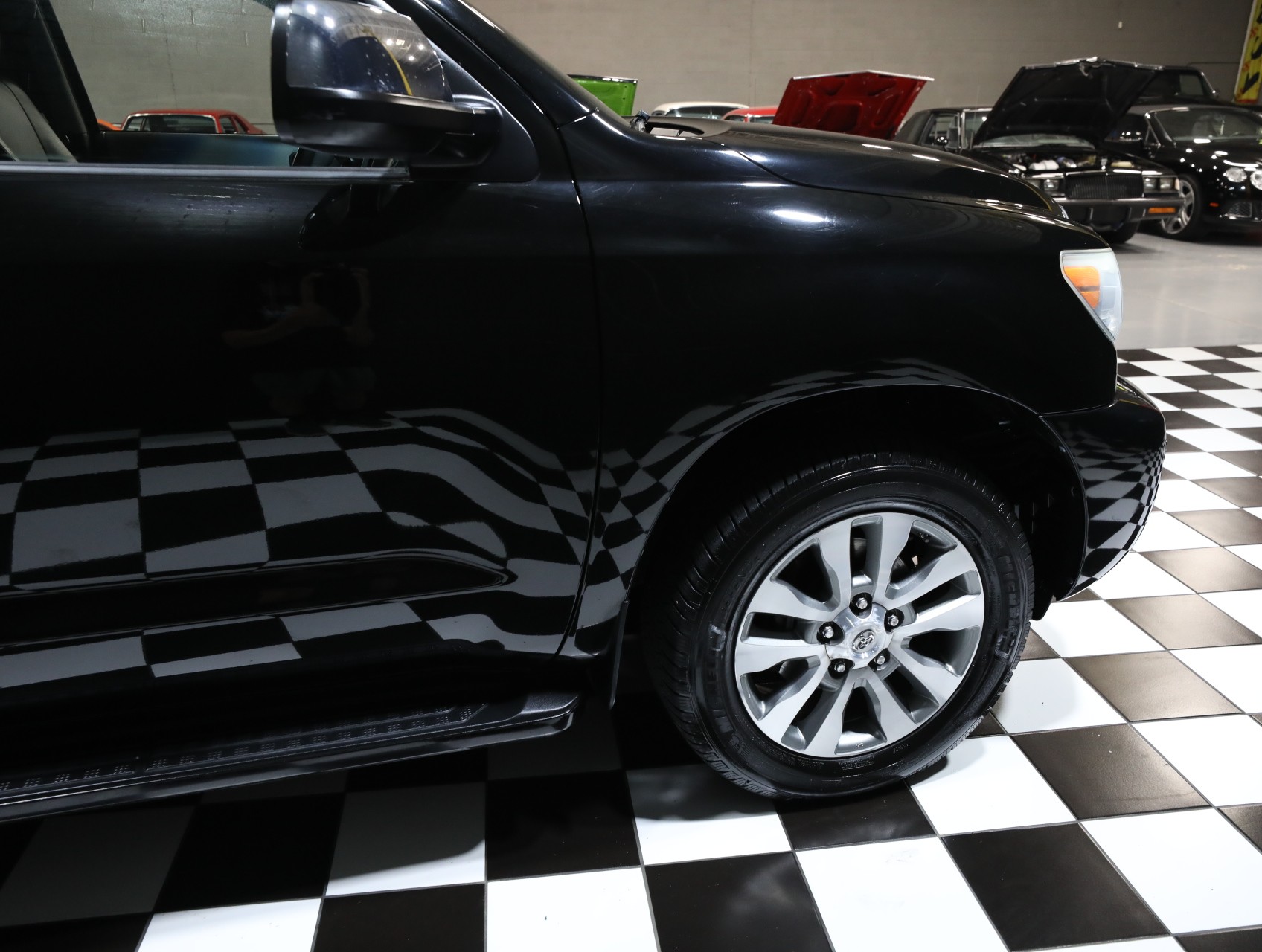 2016 Toyota Sequoia 16
