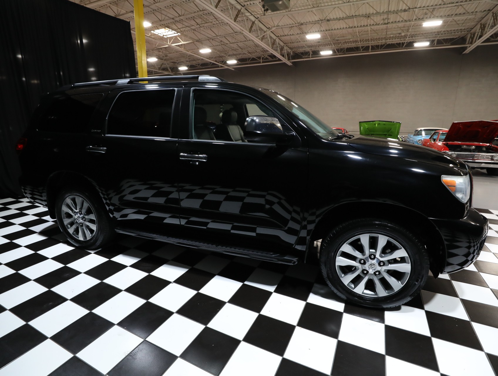 2016 Toyota Sequoia 17
