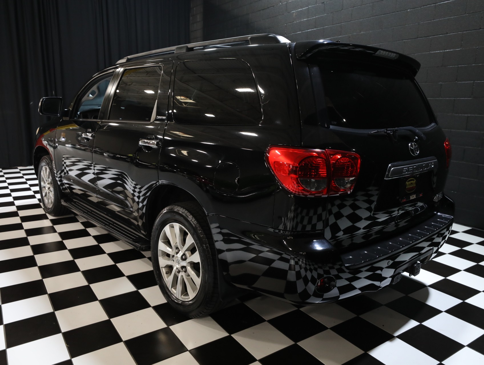 2016 Toyota Sequoia 23