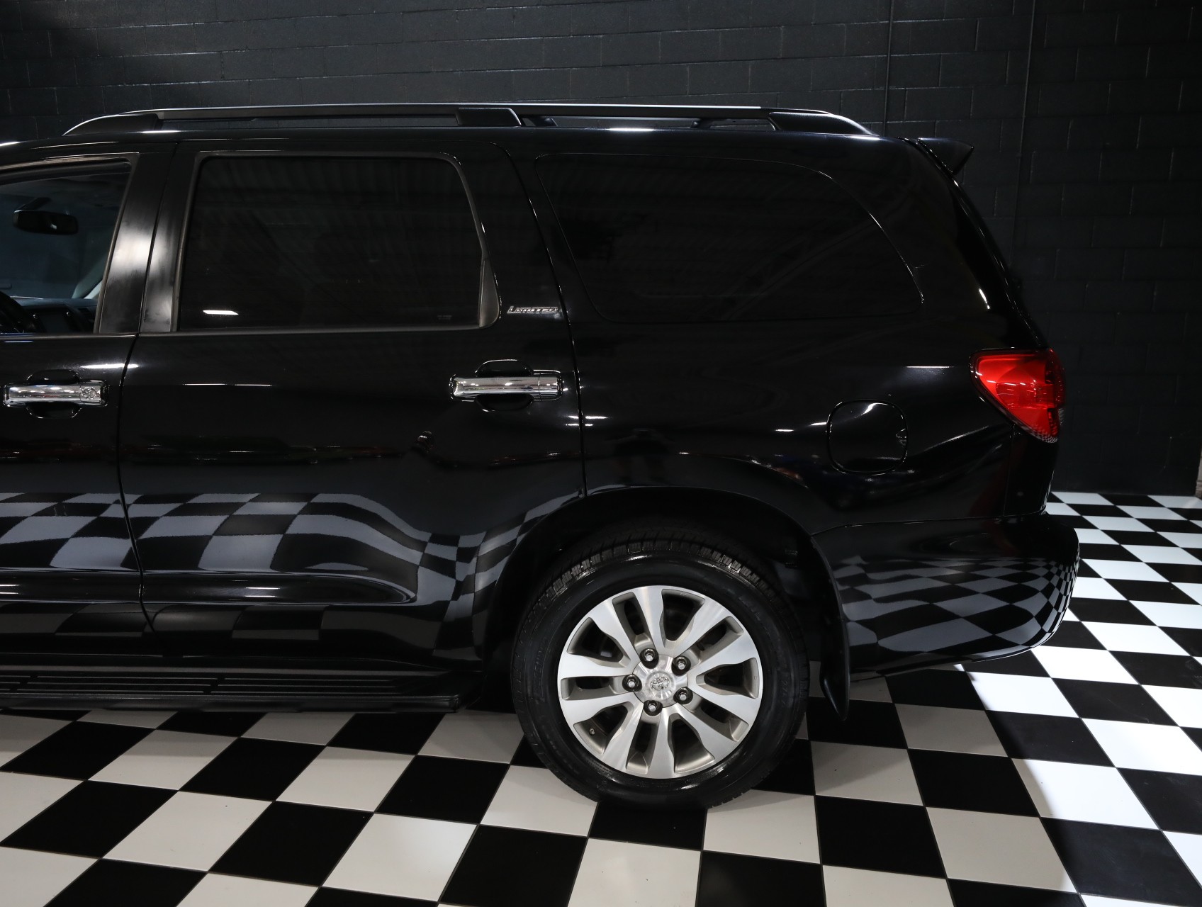 2016 Toyota Sequoia 25