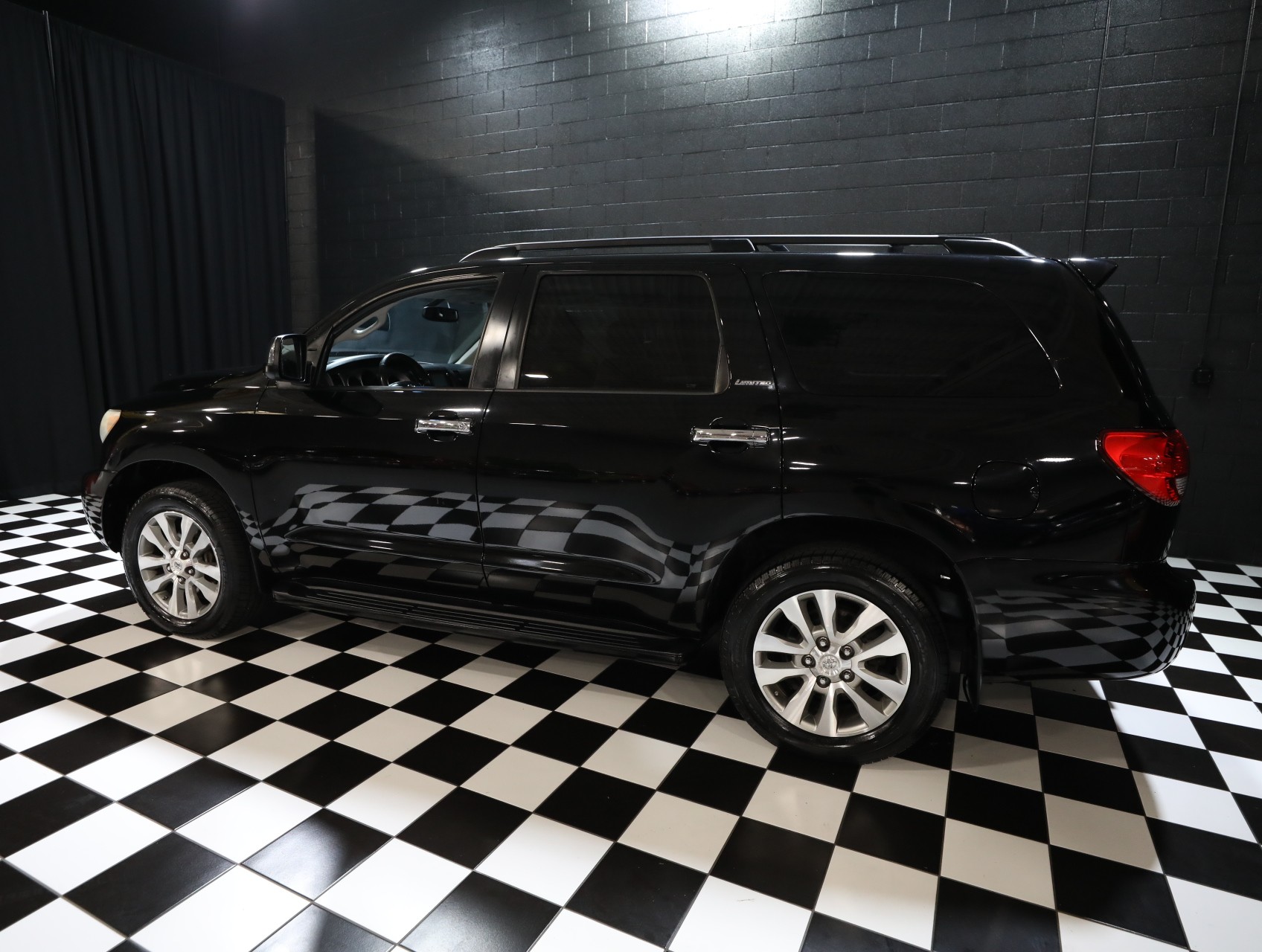 2016 Toyota Sequoia 26
