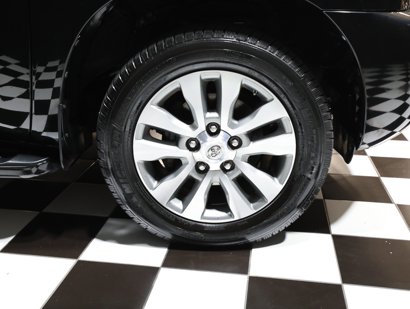 2016 Toyota Sequoia 31