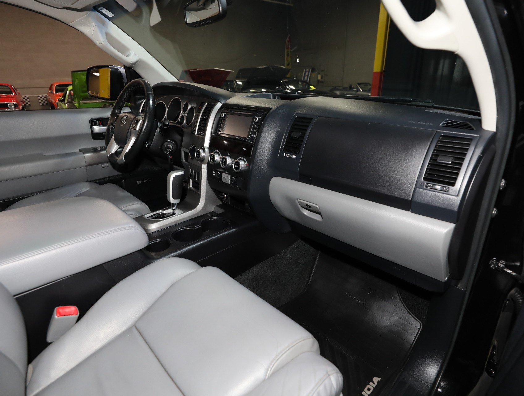 2016 Toyota Sequoia 36