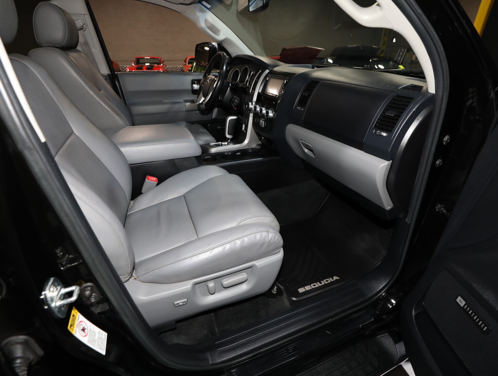 2016 Toyota Sequoia 37
