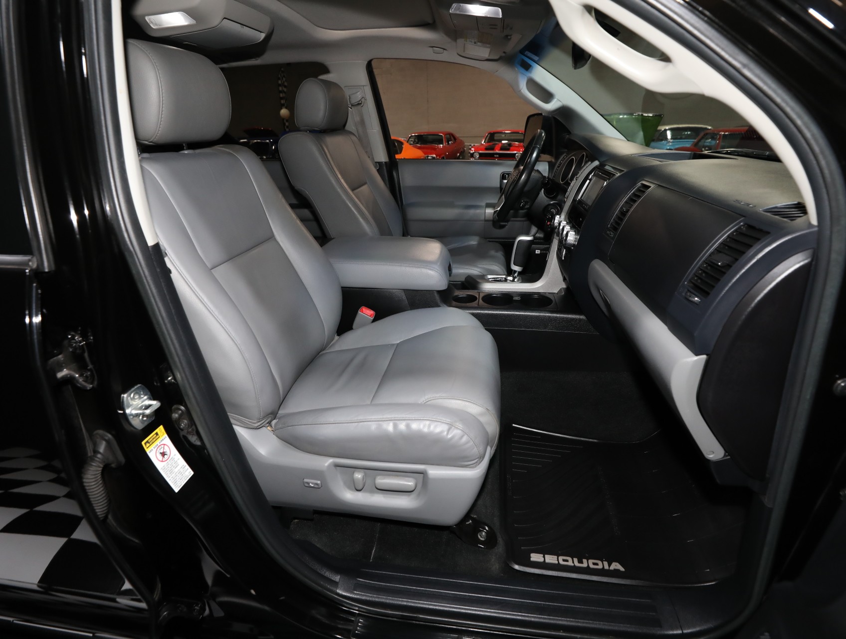 2016 Toyota Sequoia 38