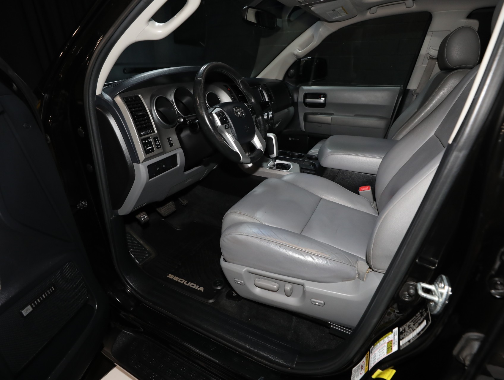 2016 Toyota Sequoia 4