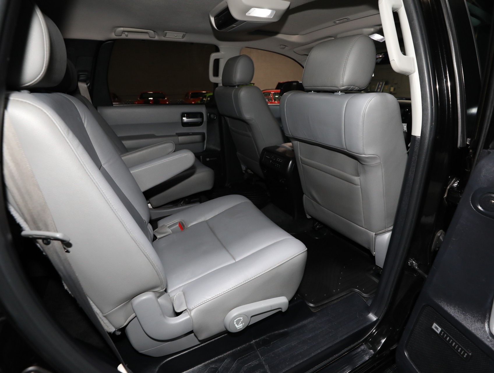 2016 Toyota Sequoia 41