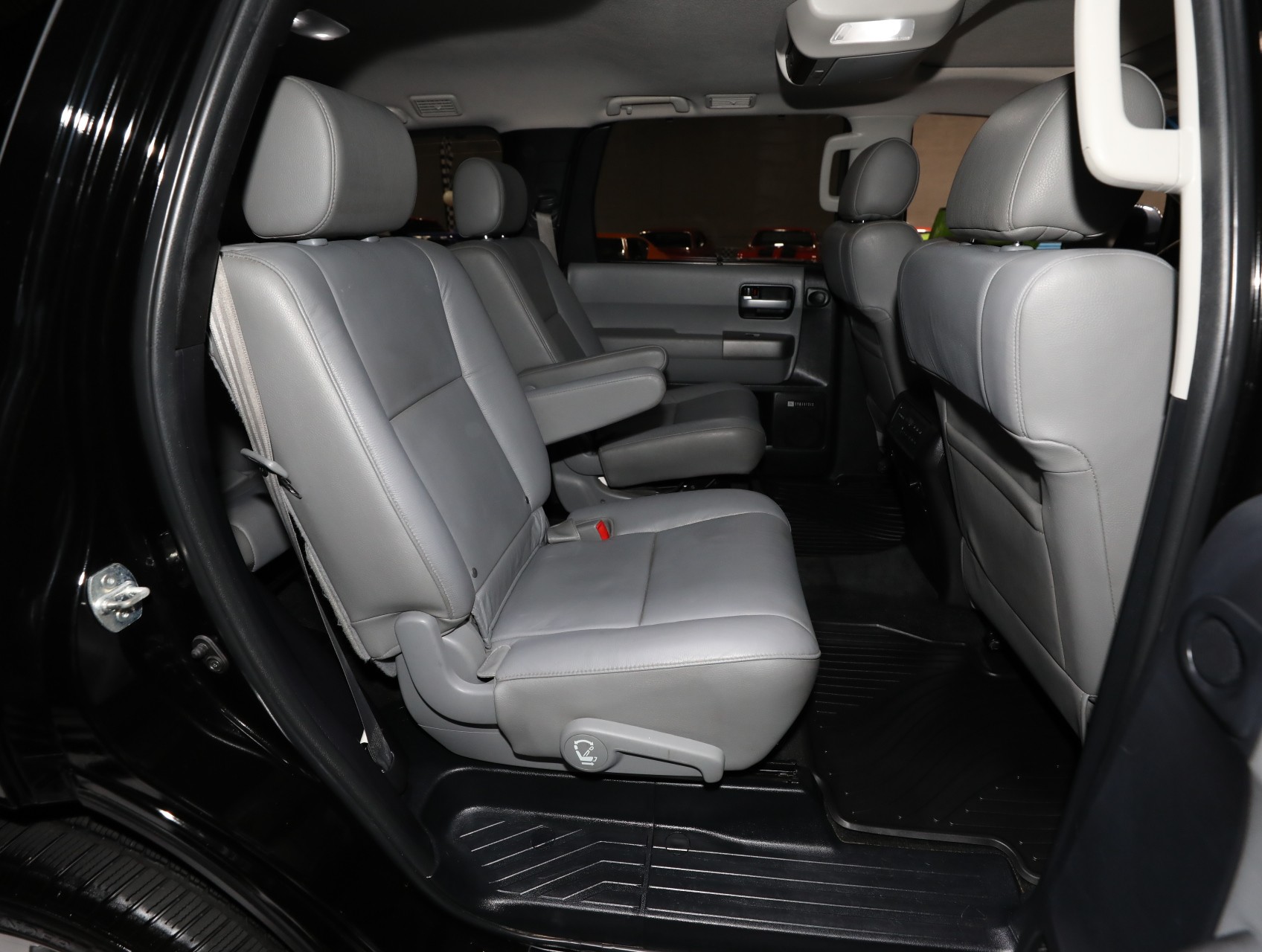 2016 Toyota Sequoia 42