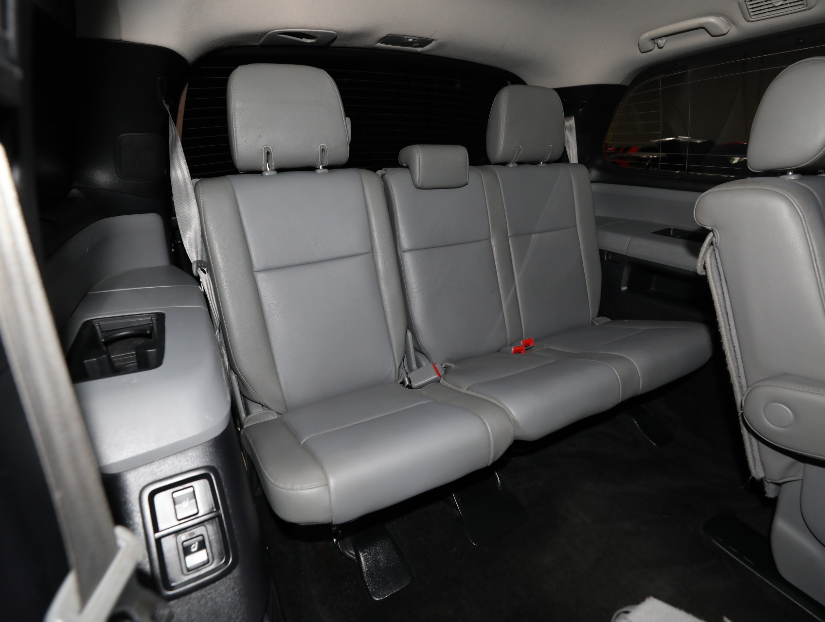 2016 Toyota Sequoia 43