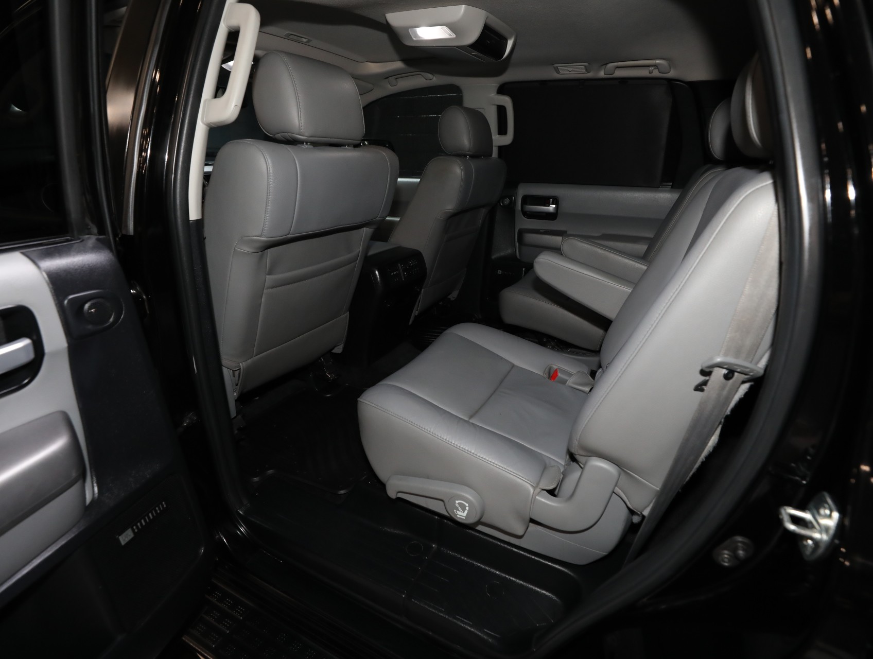 2016 Toyota Sequoia 5
