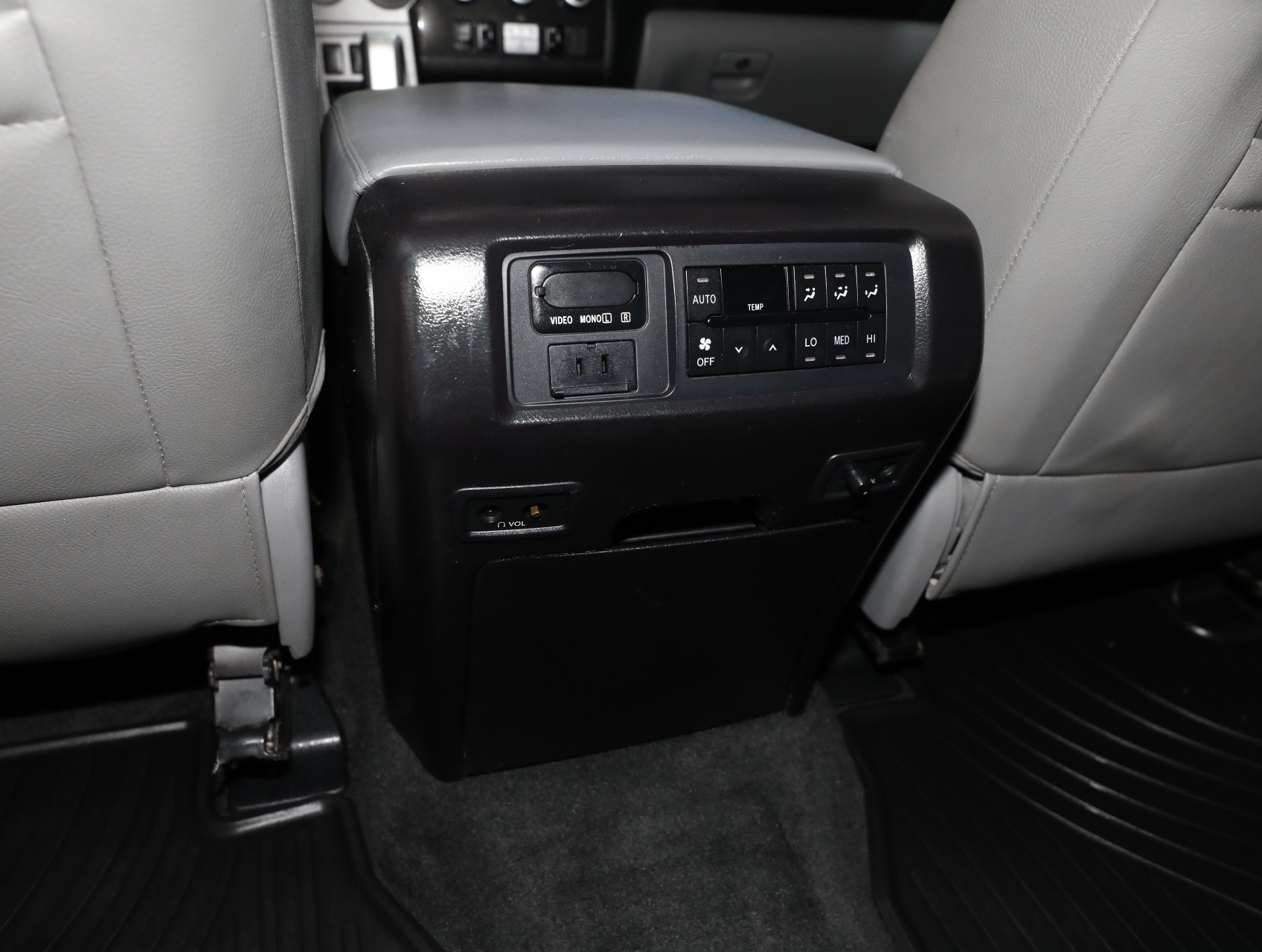 2016 Toyota Sequoia 51