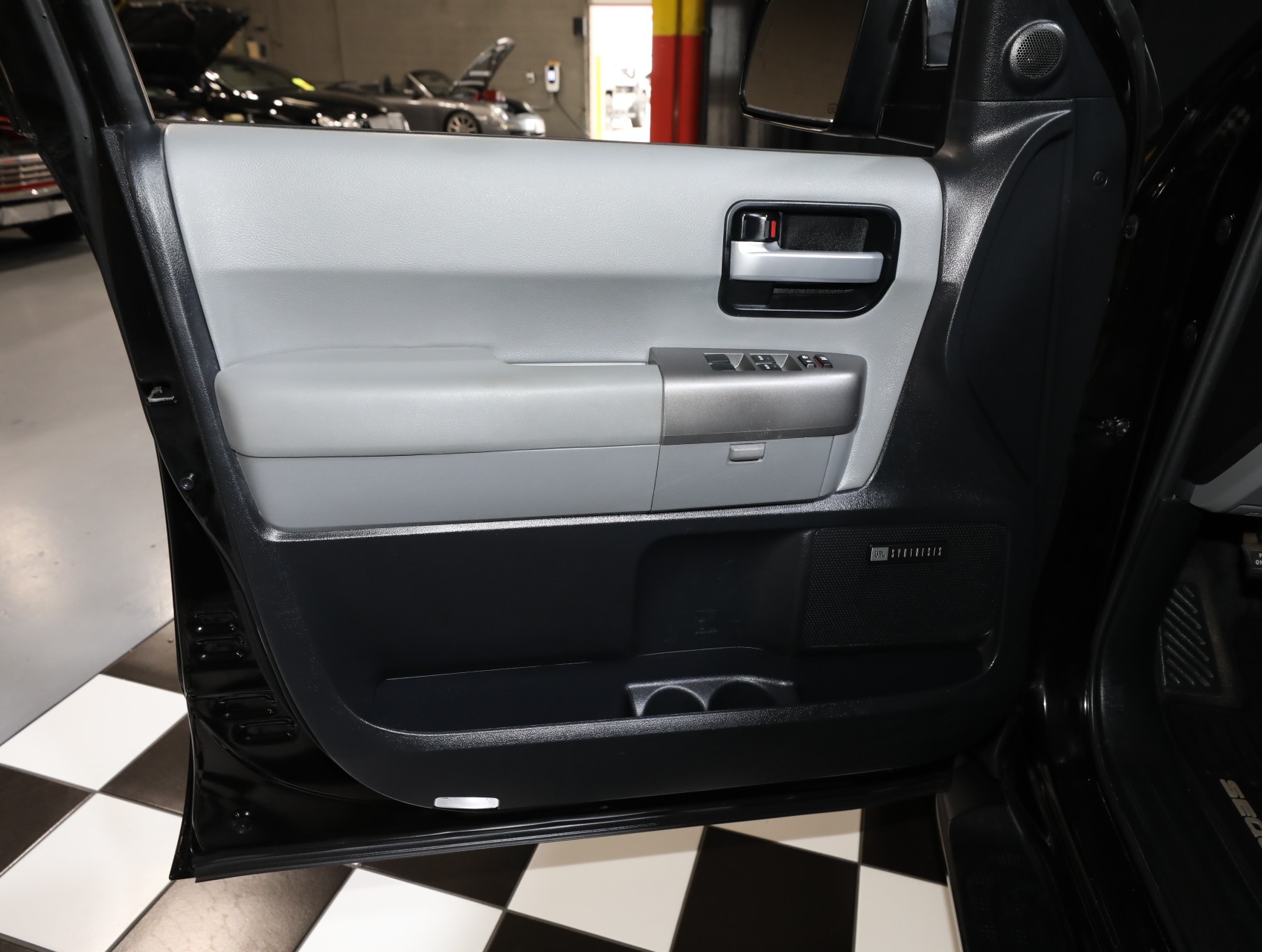 2016 Toyota Sequoia 54