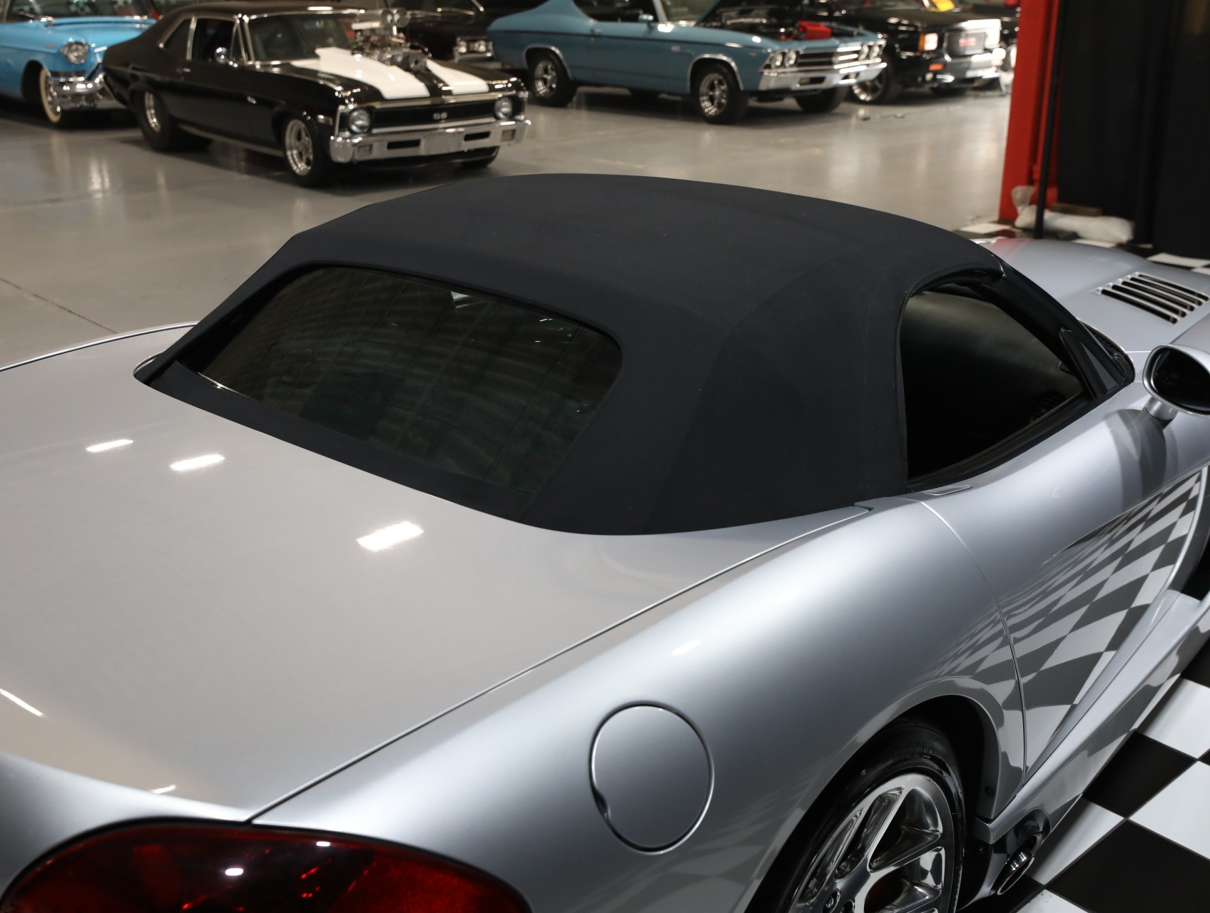 2004 Dodge Viper 10