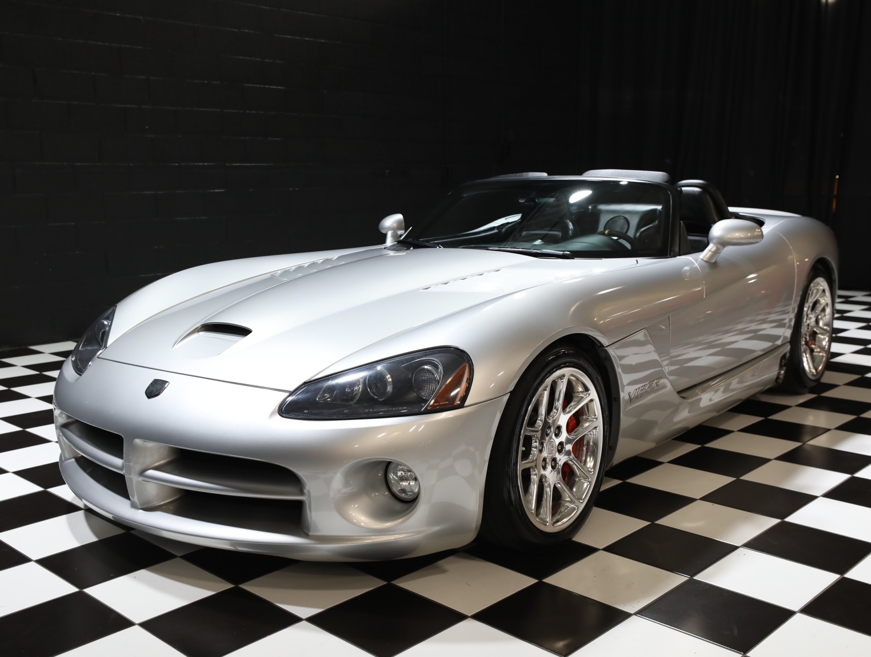 2004 Dodge Viper 11
