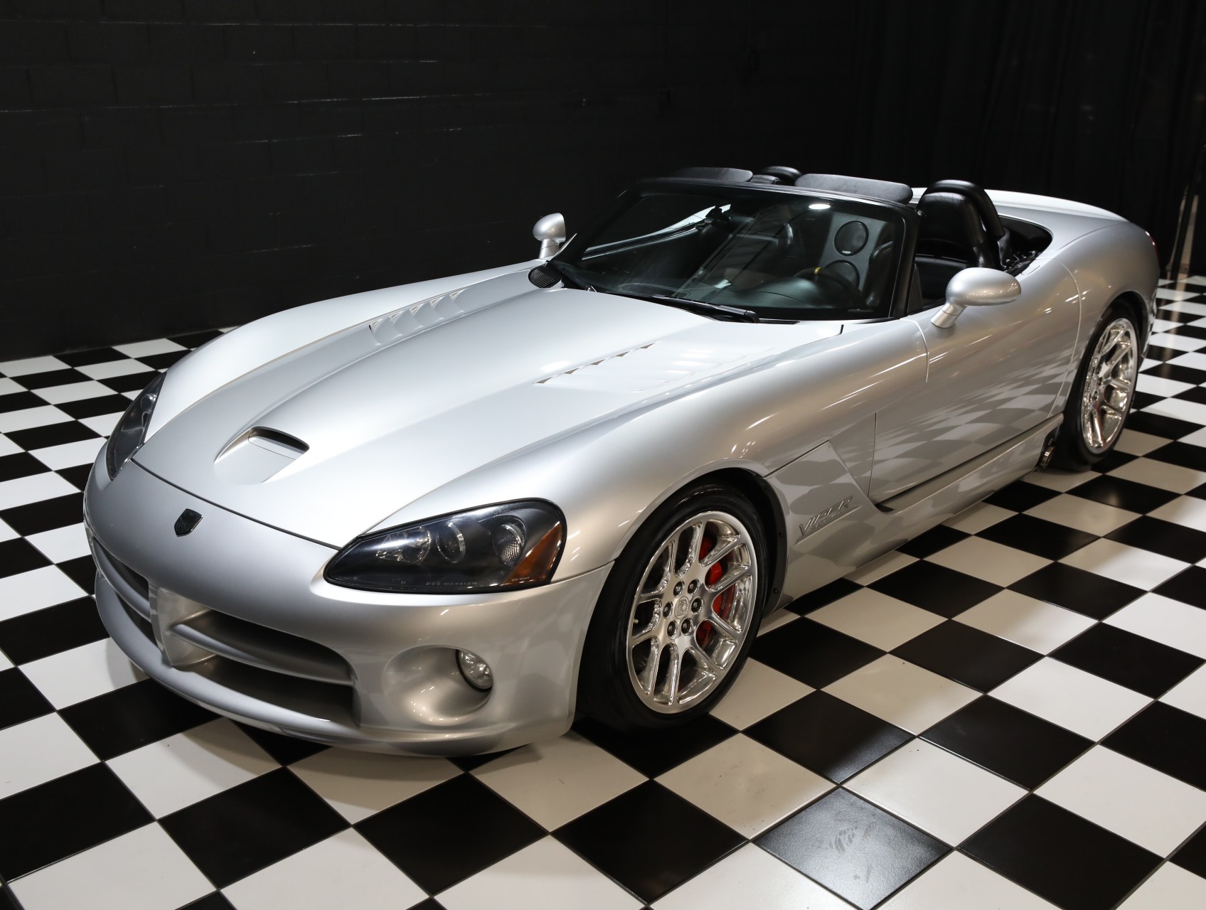 2004 Dodge Viper 12