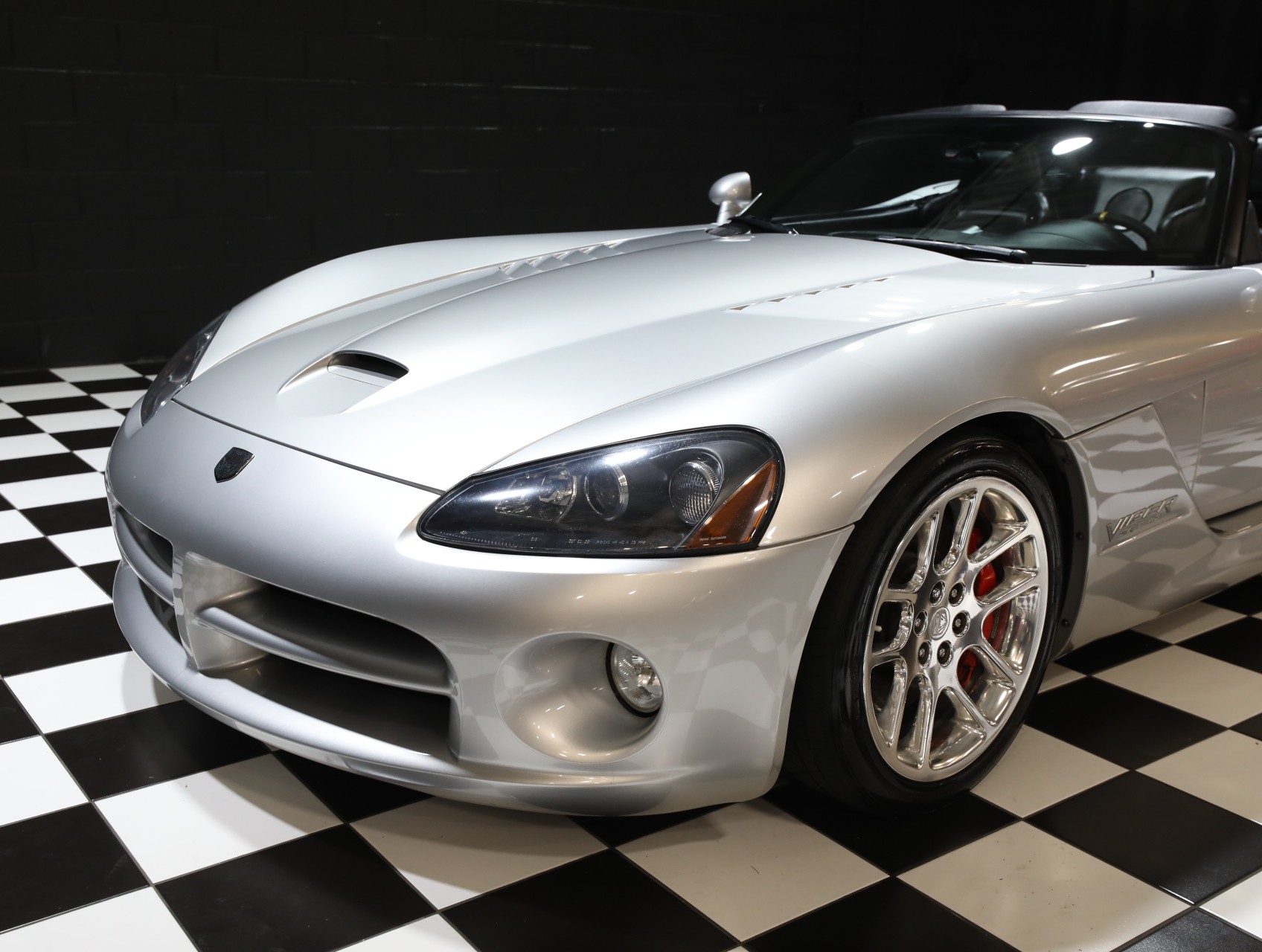 2004 Dodge Viper 13