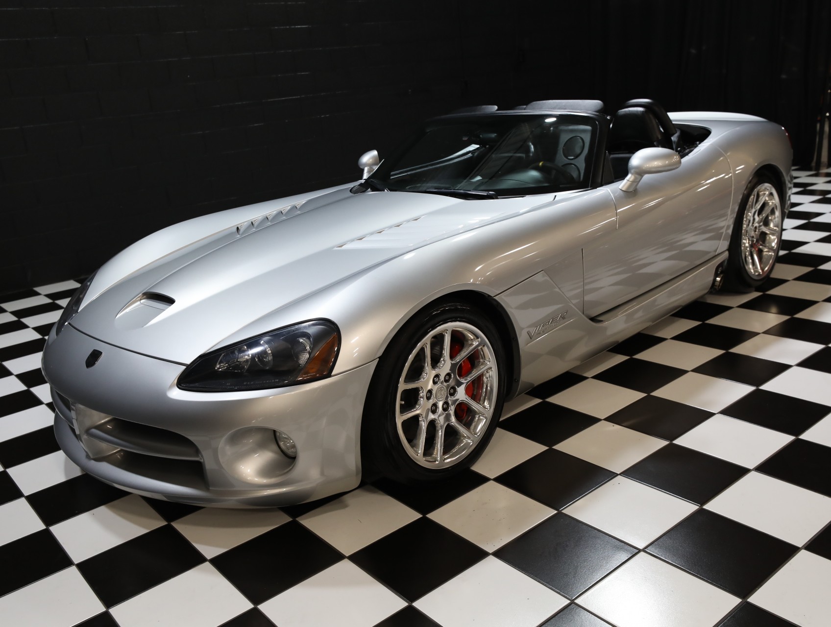 2004 Dodge Viper 14