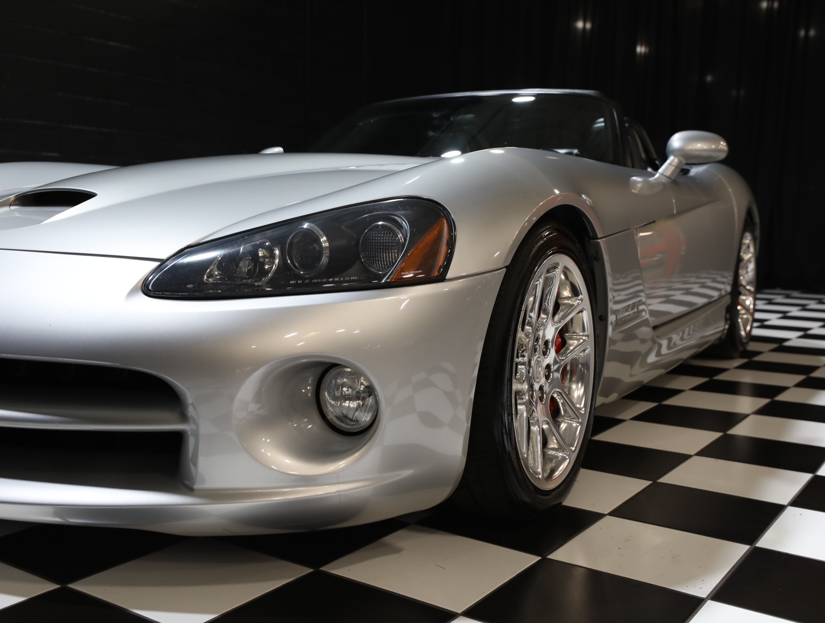2004 Dodge Viper 15